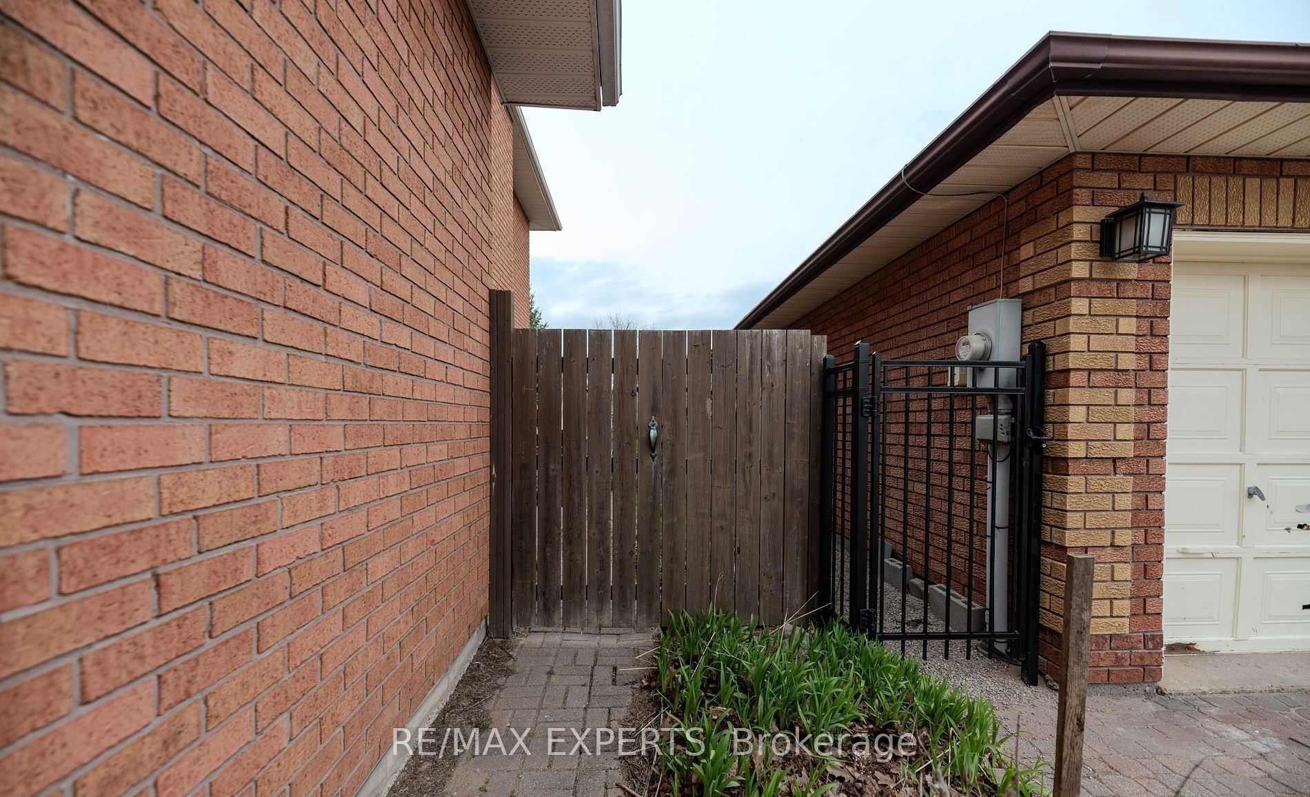 Photo 15 of 9 Templeton Crescent, Barrie, Letitia Heights — HOMEH