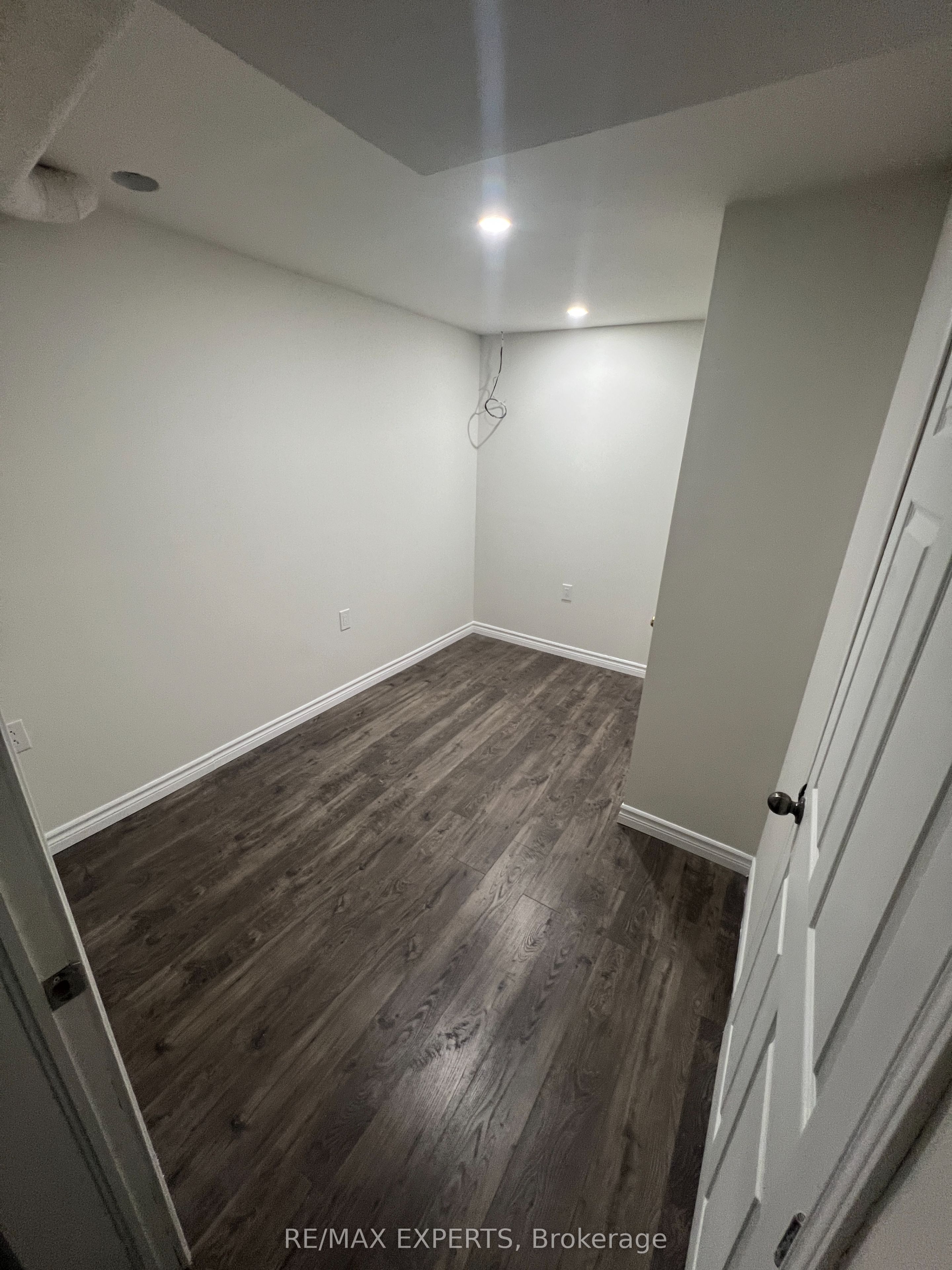 Photo 22 of 9 Templeton Crescent, Barrie, Letitia Heights — HOMEH