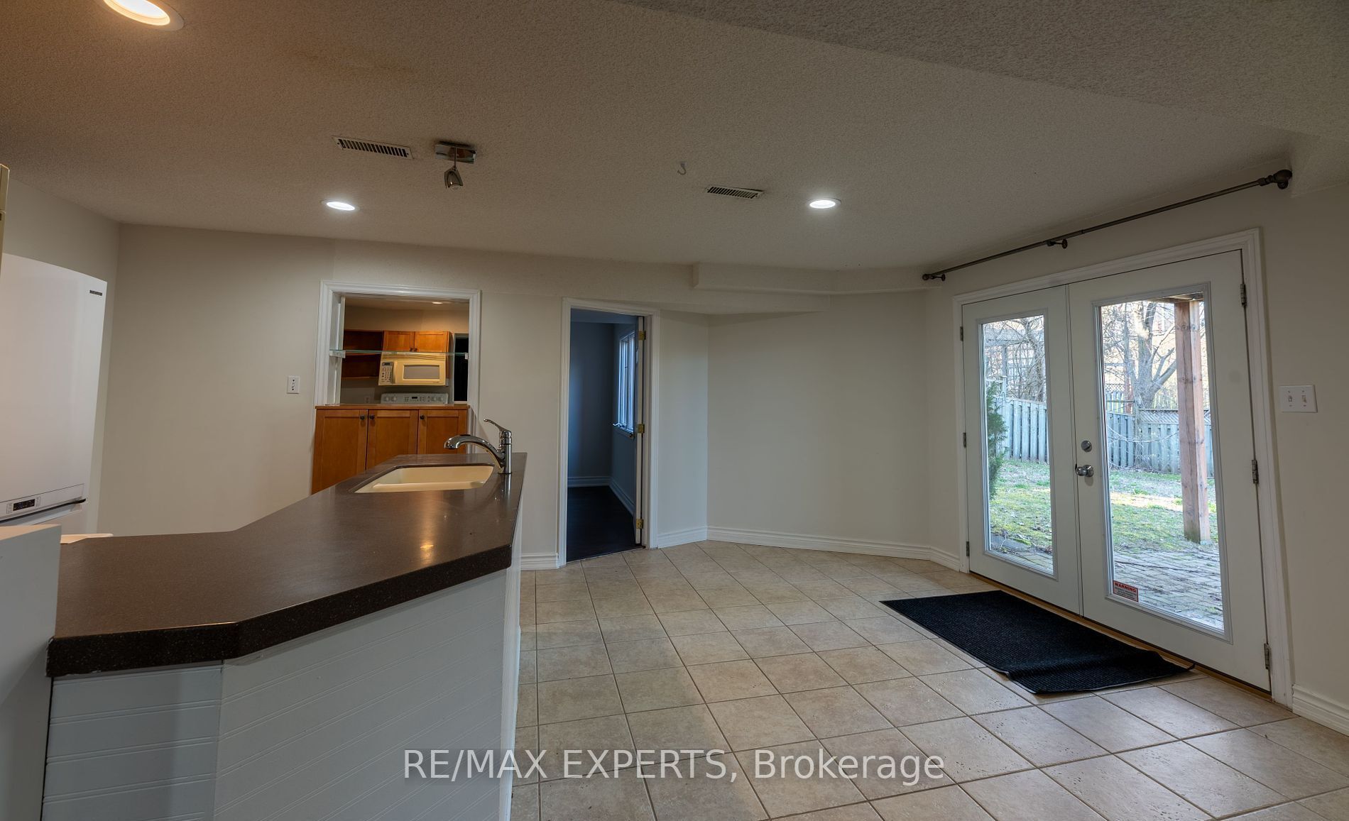 Photo 17 of 9 Templeton Crescent, Barrie, Letitia Heights — HOMEH