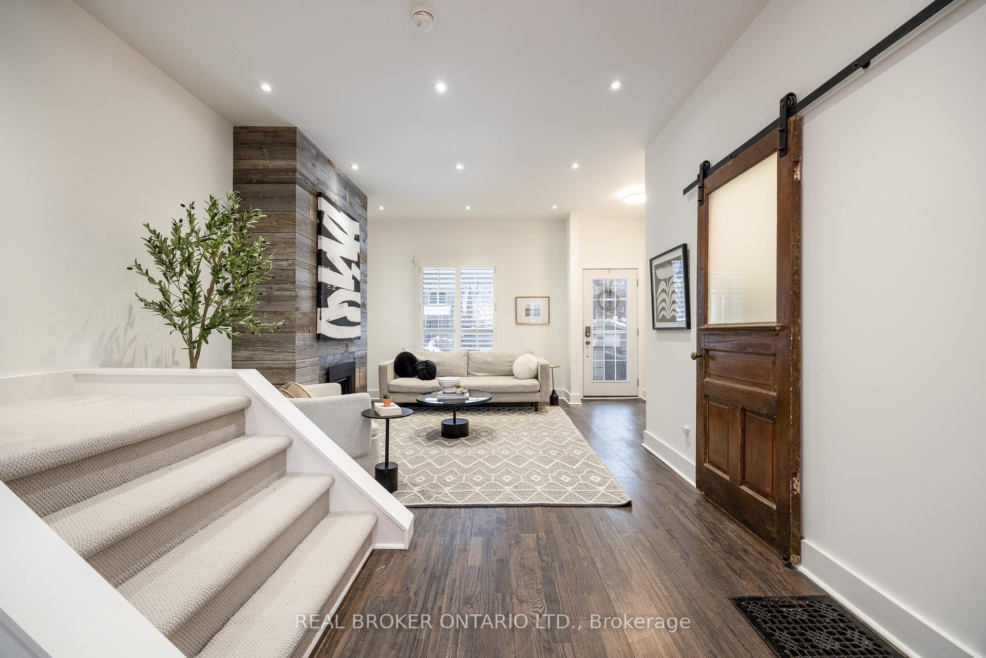 Photo 4 of 6 Vancouver Avenue, Toronto, Greenwood-Coxwell — HOMEH