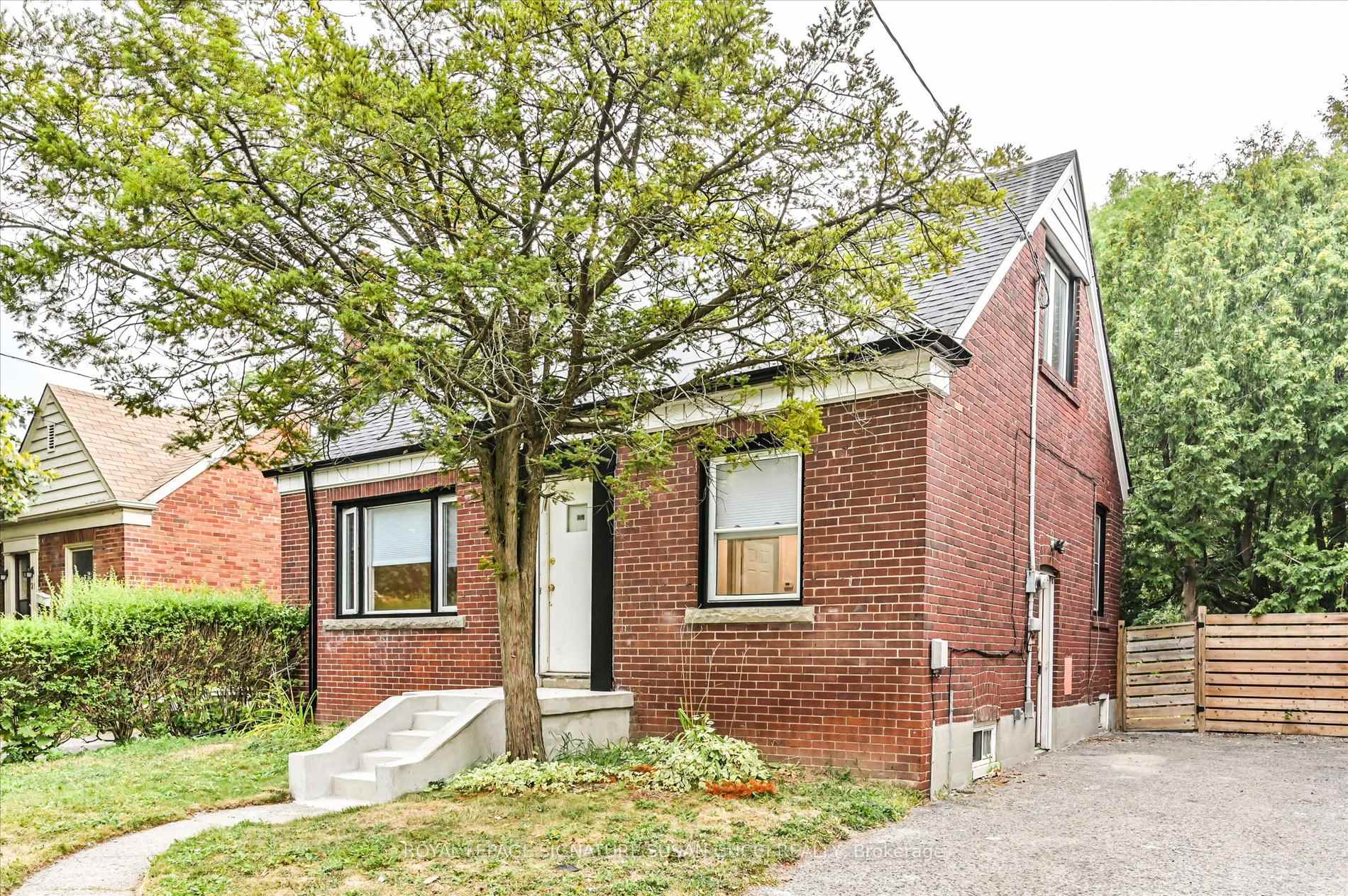 Photo 2 of 19 Plaxton Drive, Toronto, O'Connor-Parkview — HOMEH