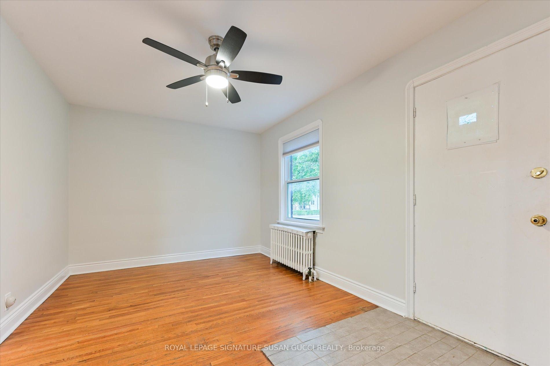 Photo 4 of 19 Plaxton Drive, Toronto, O'Connor-Parkview — HOMEH