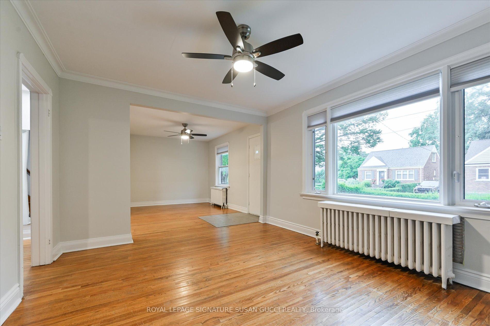 Photo 7 of 19 Plaxton Drive, Toronto, O'Connor-Parkview — HOMEH