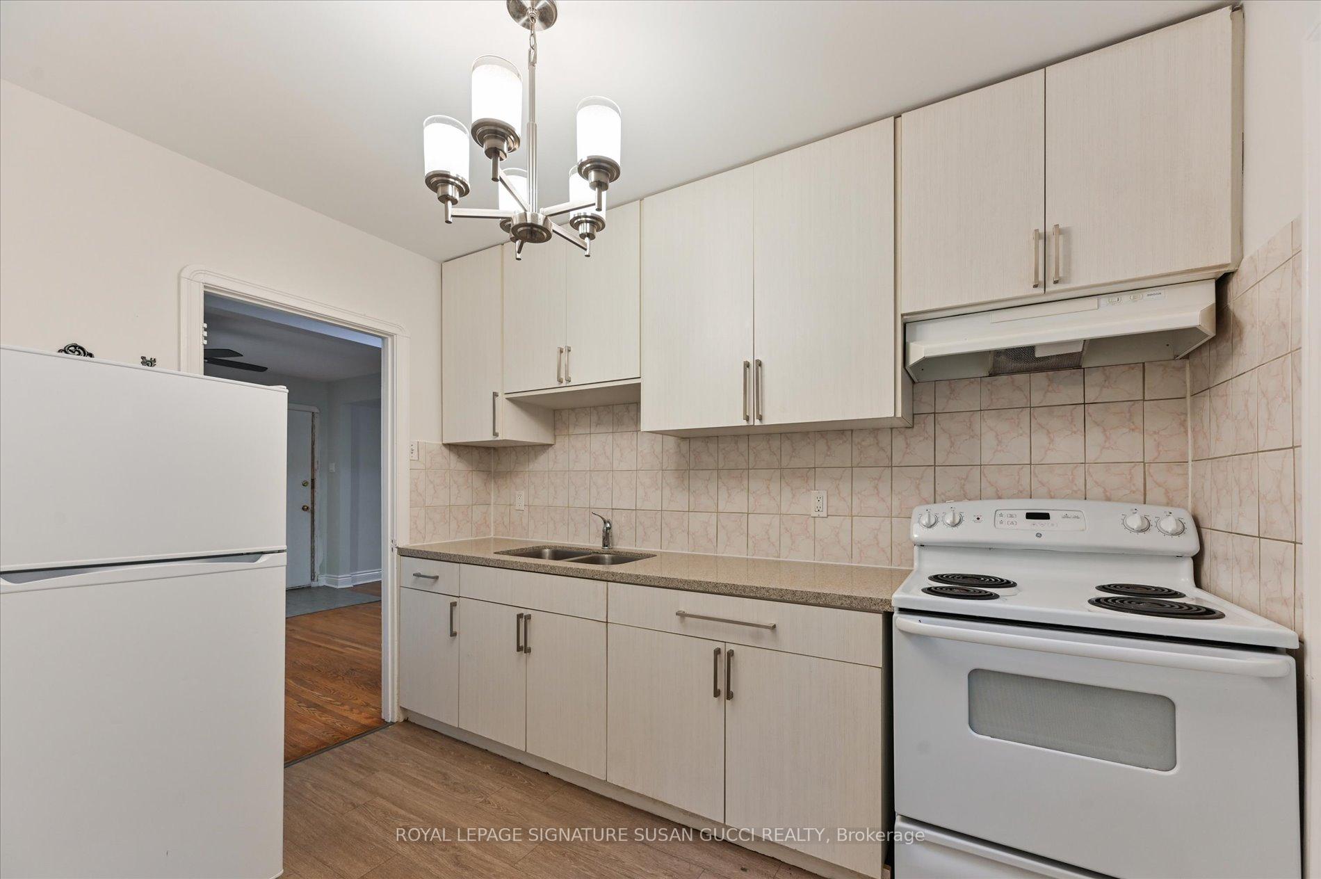 Photo 10 of 19 Plaxton Drive, Toronto, O'Connor-Parkview — HOMEH