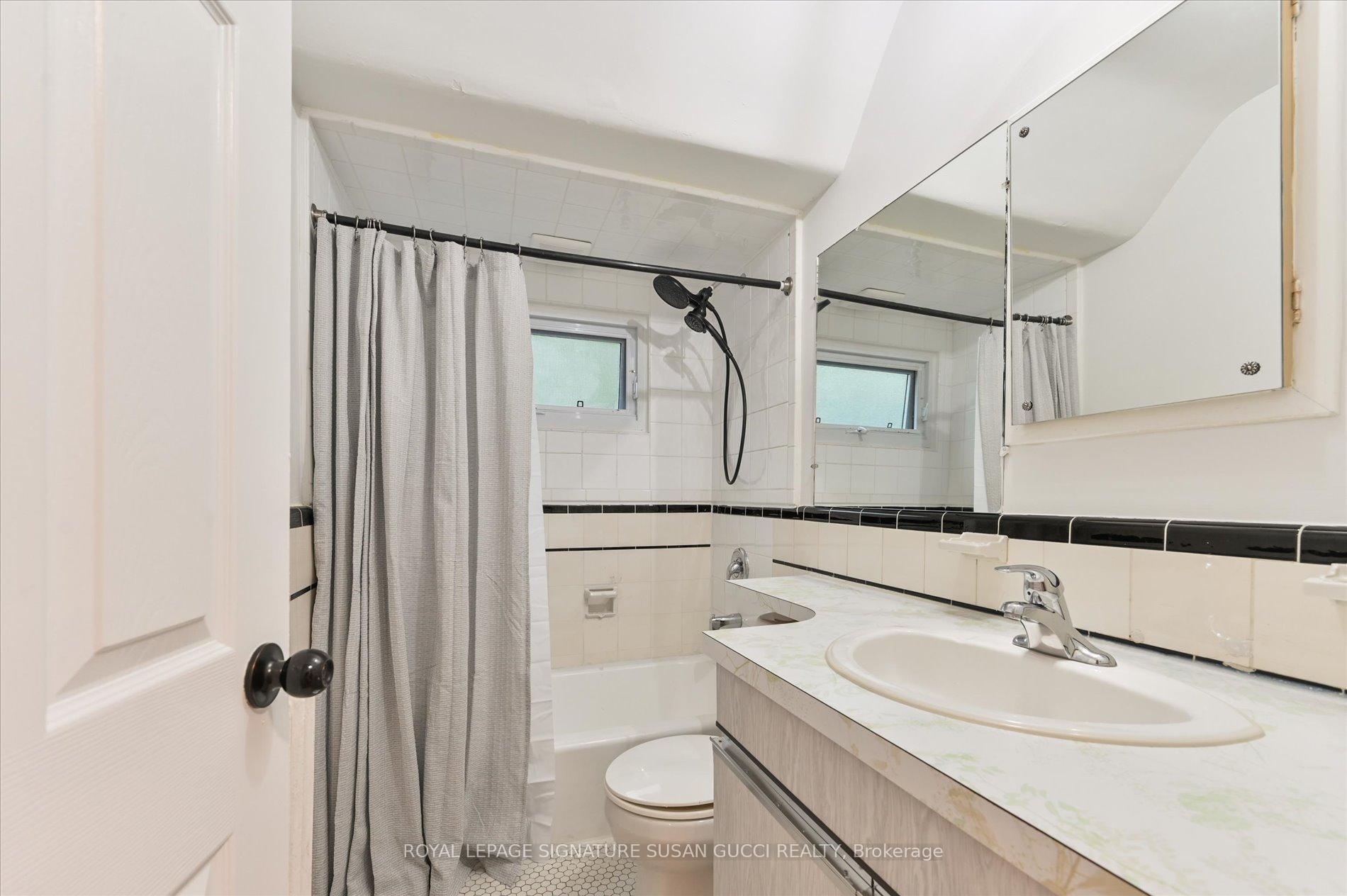 Photo 13 of 19 Plaxton Drive, Toronto, O'Connor-Parkview — HOMEH