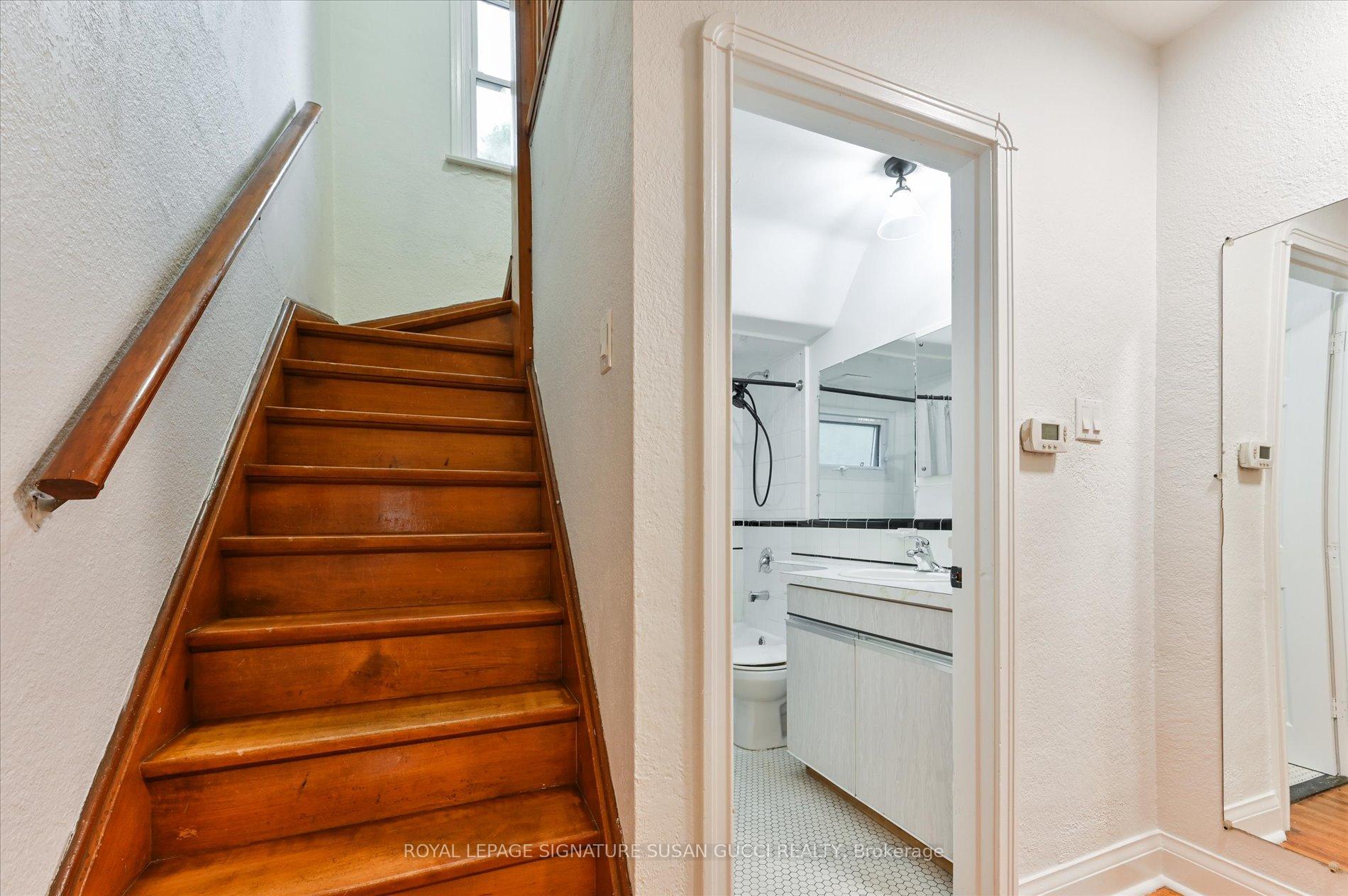 Photo 14 of 19 Plaxton Drive, Toronto, O'Connor-Parkview — HOMEH
