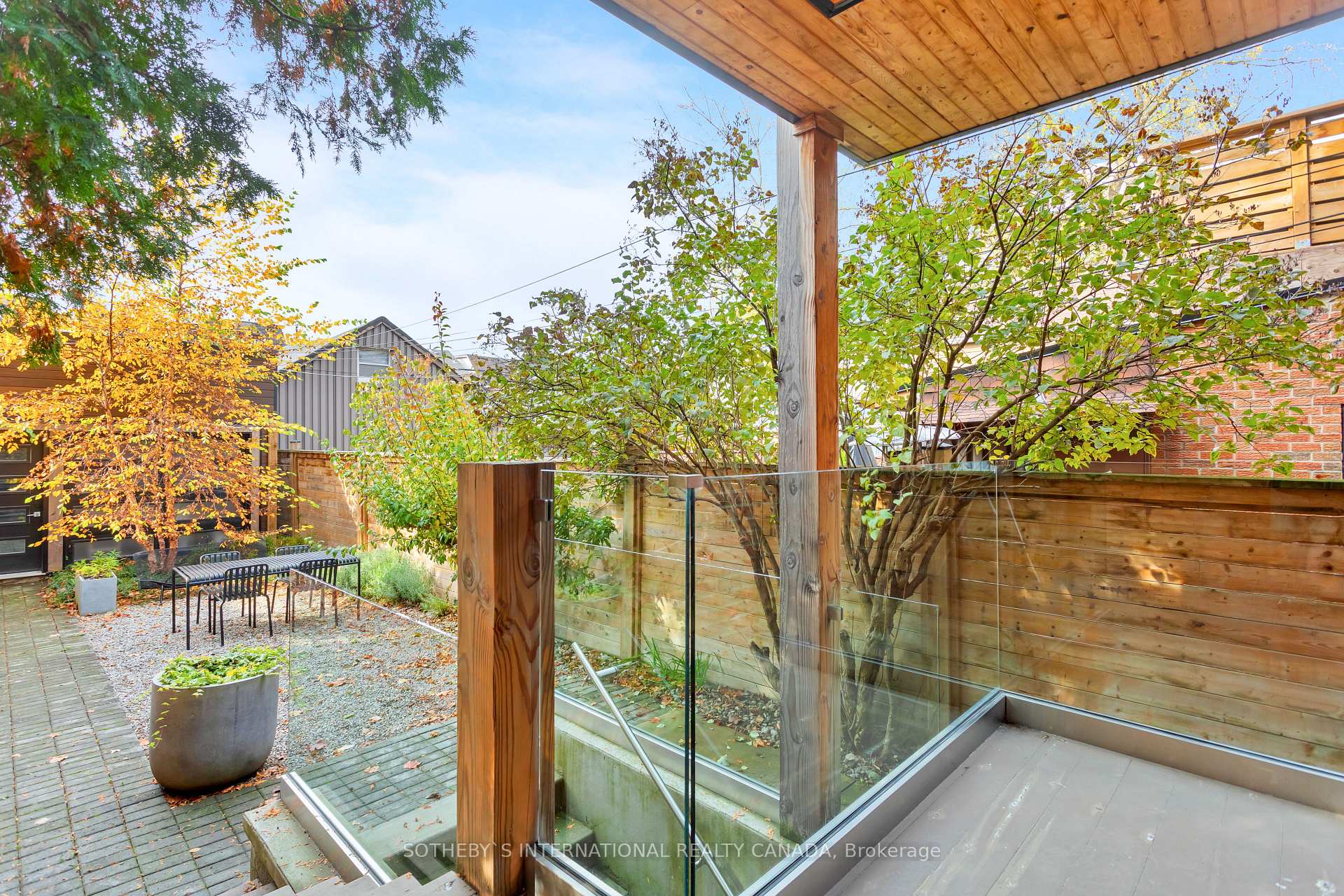 Photo 5 of 226 Lippincott Street, Toronto, University — HOMEH