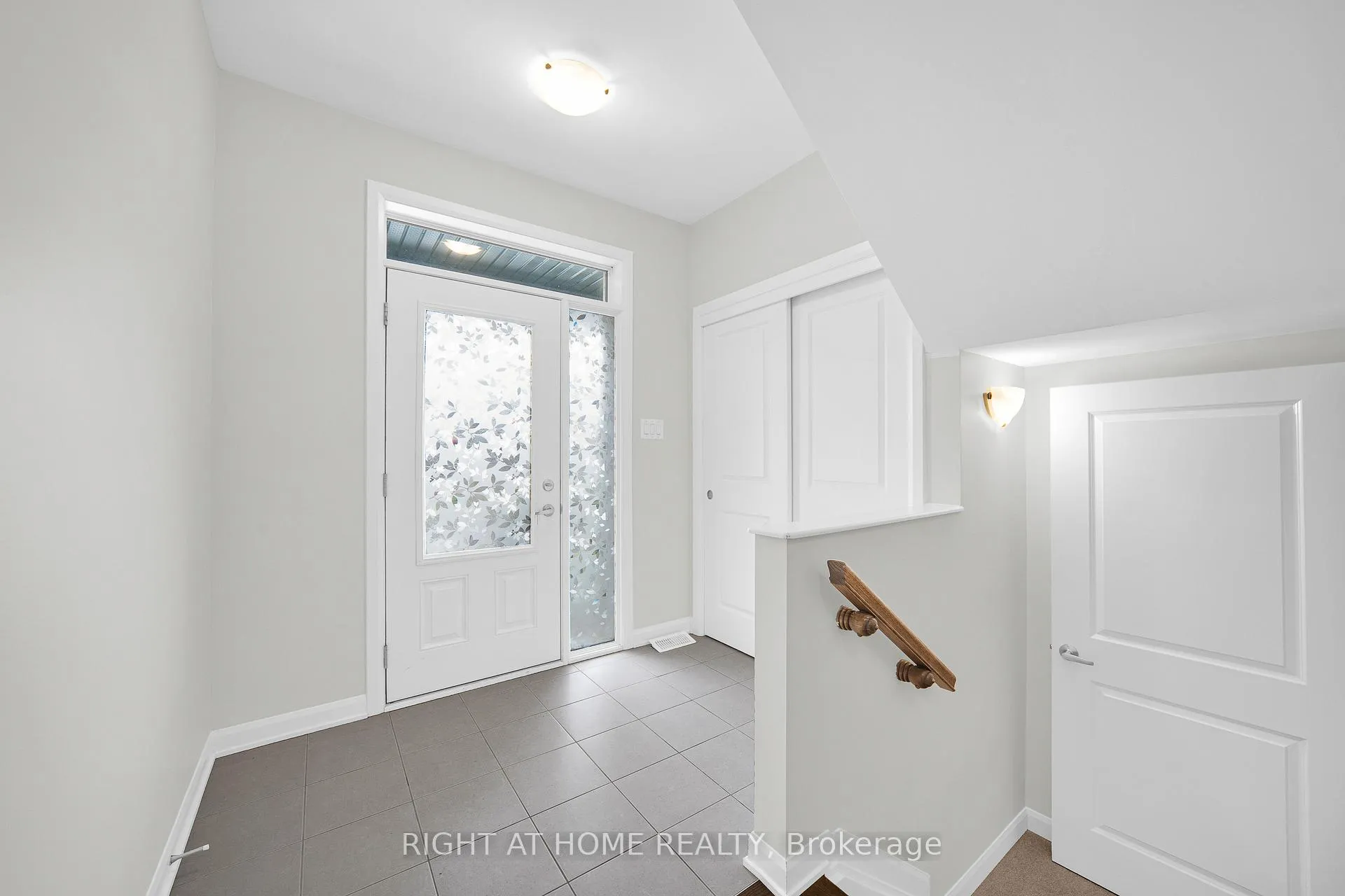 Photo 3 of 366 Cloyne Crescent, Ottawa, Barrhaven - Half Moon Bay — HOMEH