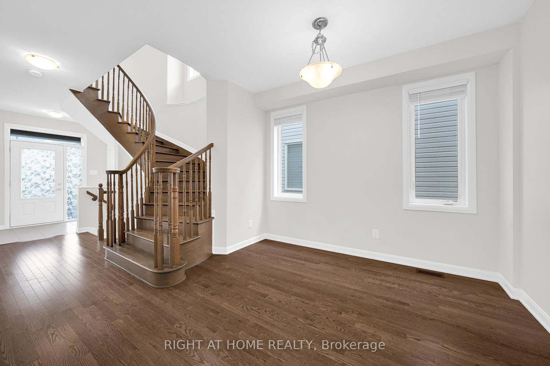 Photo 5 of 366 Cloyne Crescent, Ottawa, Barrhaven - Half Moon Bay — HOMEH