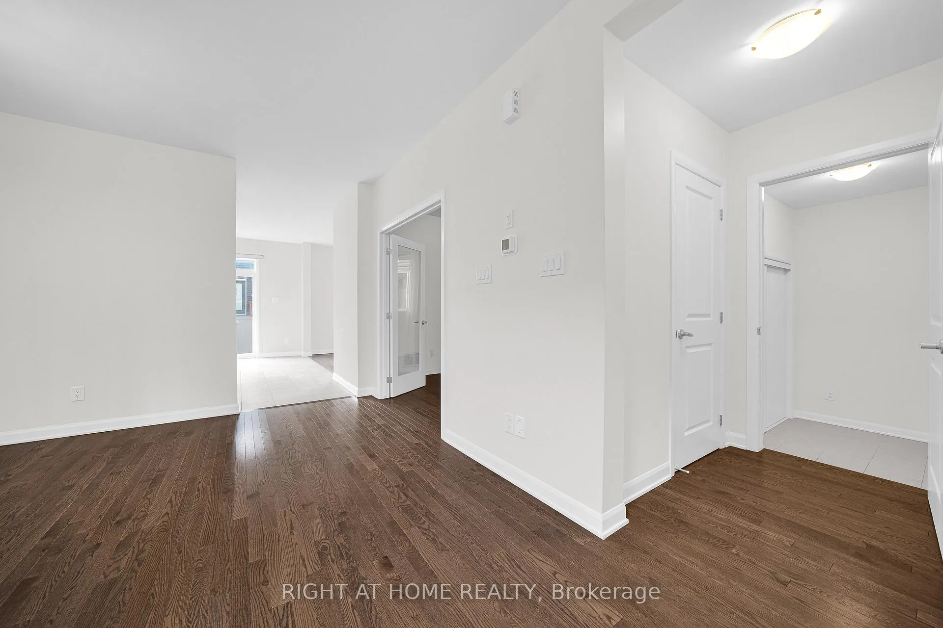 Photo 6 of 366 Cloyne Crescent, Ottawa, Barrhaven - Half Moon Bay — HOMEH