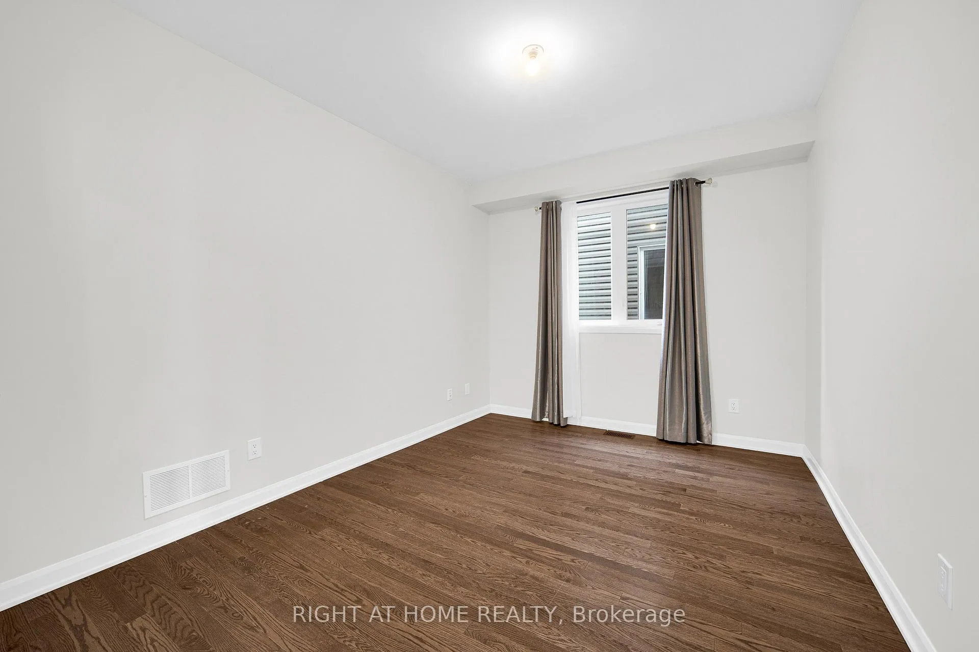 Photo 8 of 366 Cloyne Crescent, Ottawa, Barrhaven - Half Moon Bay — HOMEH
