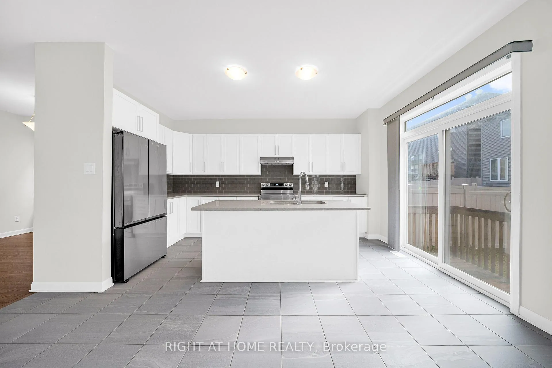 Photo 9 of 366 Cloyne Crescent, Ottawa, Barrhaven - Half Moon Bay — HOMEH