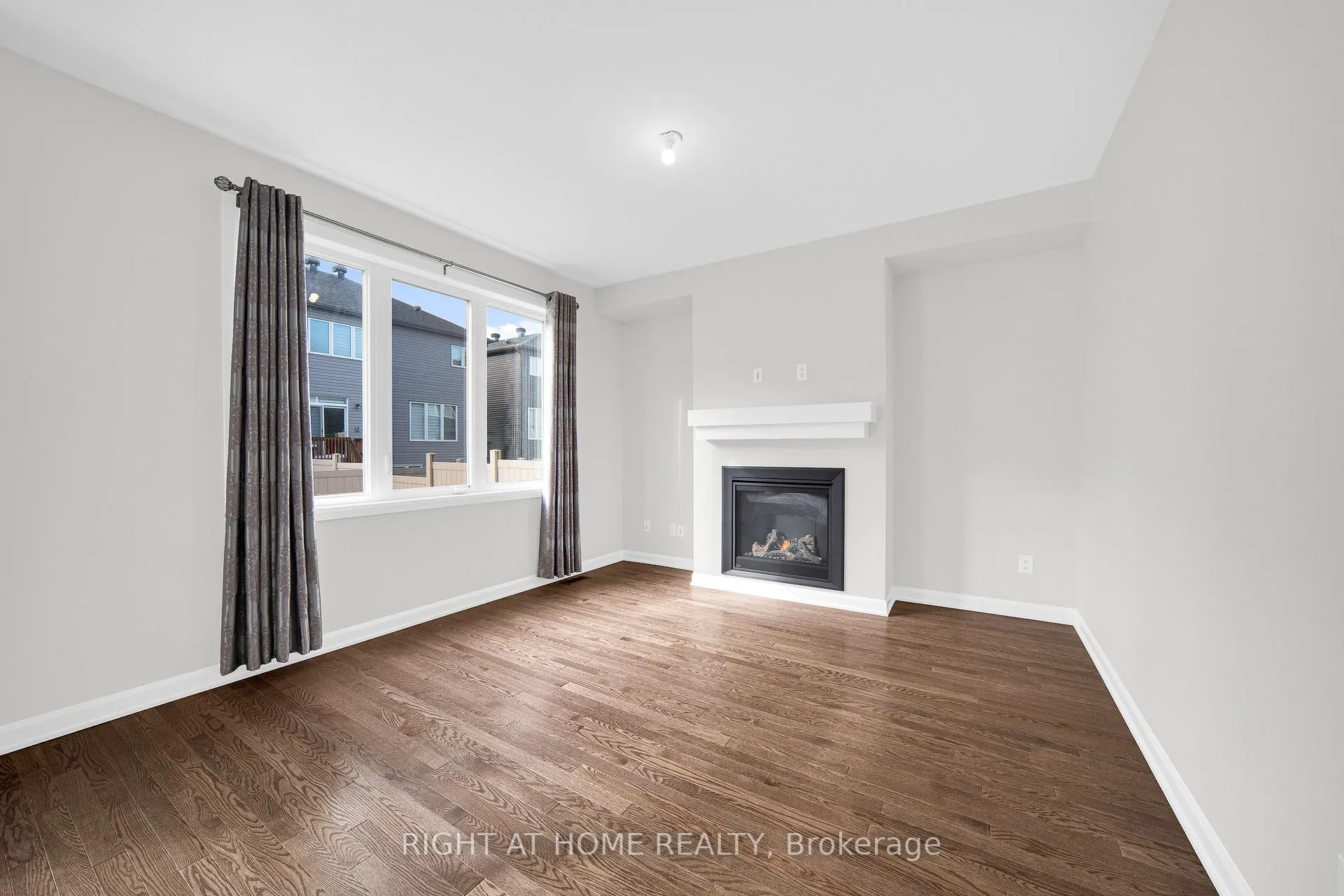 Photo 11 of 366 Cloyne Crescent, Ottawa, Barrhaven - Half Moon Bay — HOMEH
