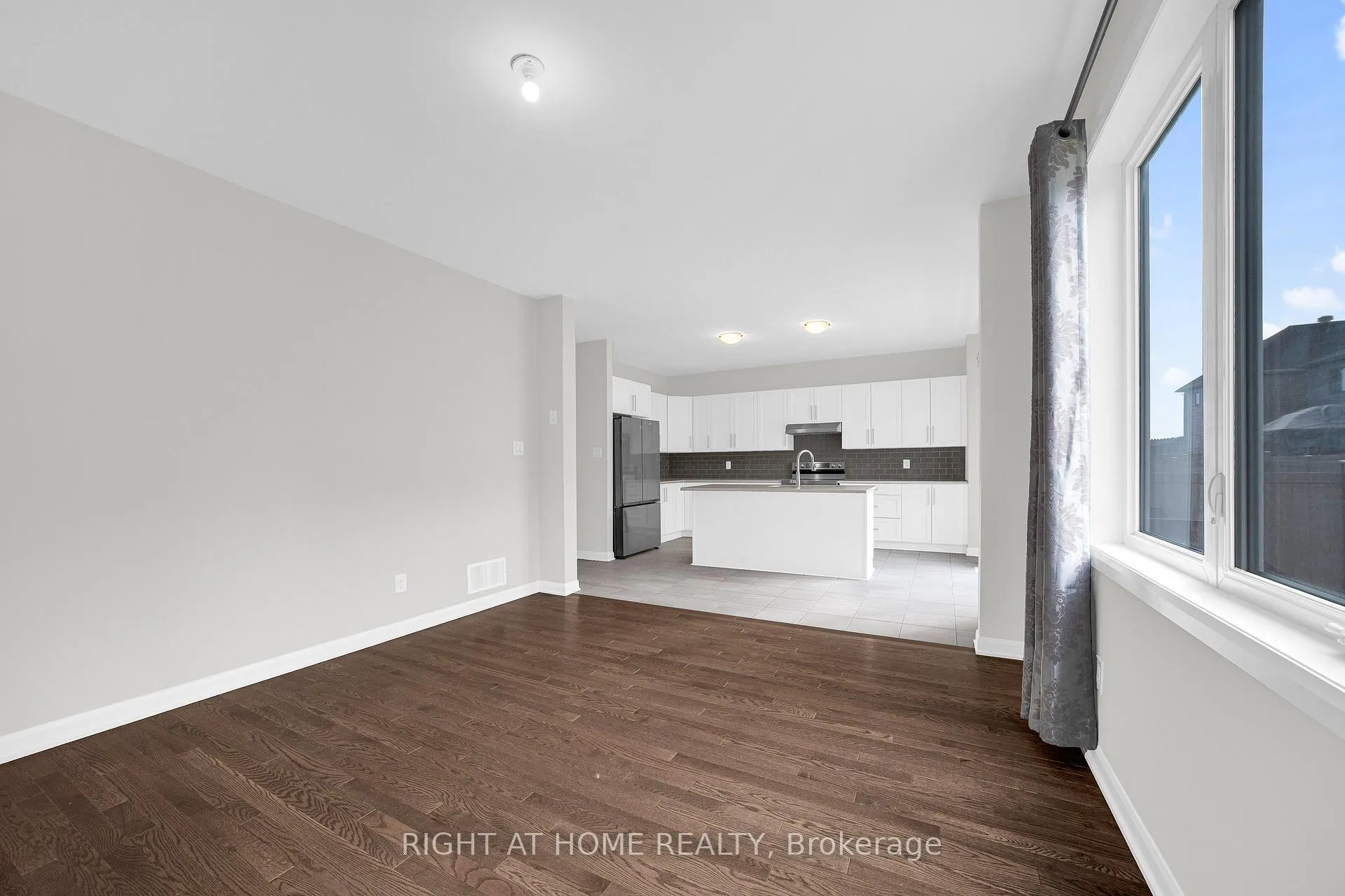 Photo 13 of 366 Cloyne Crescent, Ottawa, Barrhaven - Half Moon Bay — HOMEH