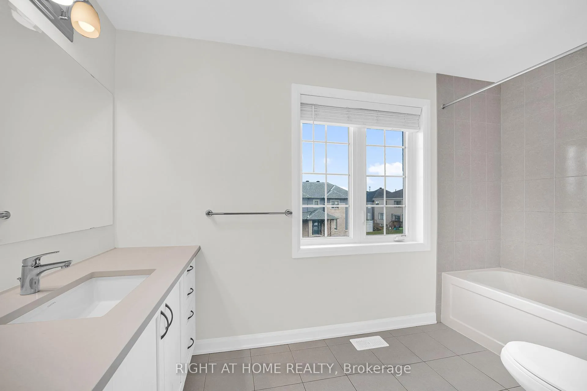 Photo 26 of 366 Cloyne Crescent, Ottawa, Barrhaven - Half Moon Bay — HOMEH