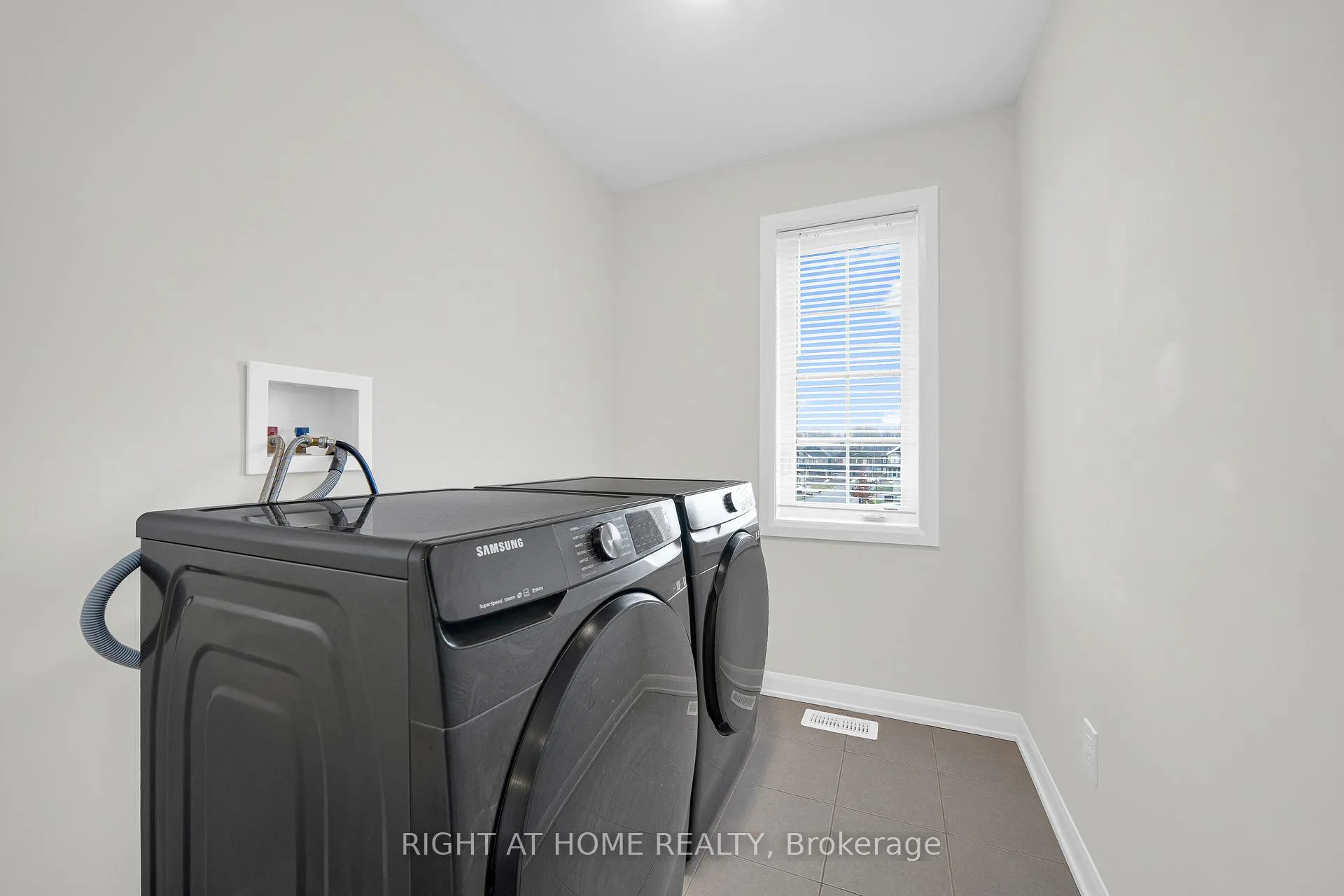 Photo 27 of 366 Cloyne Crescent, Ottawa, Barrhaven - Half Moon Bay — HOMEH