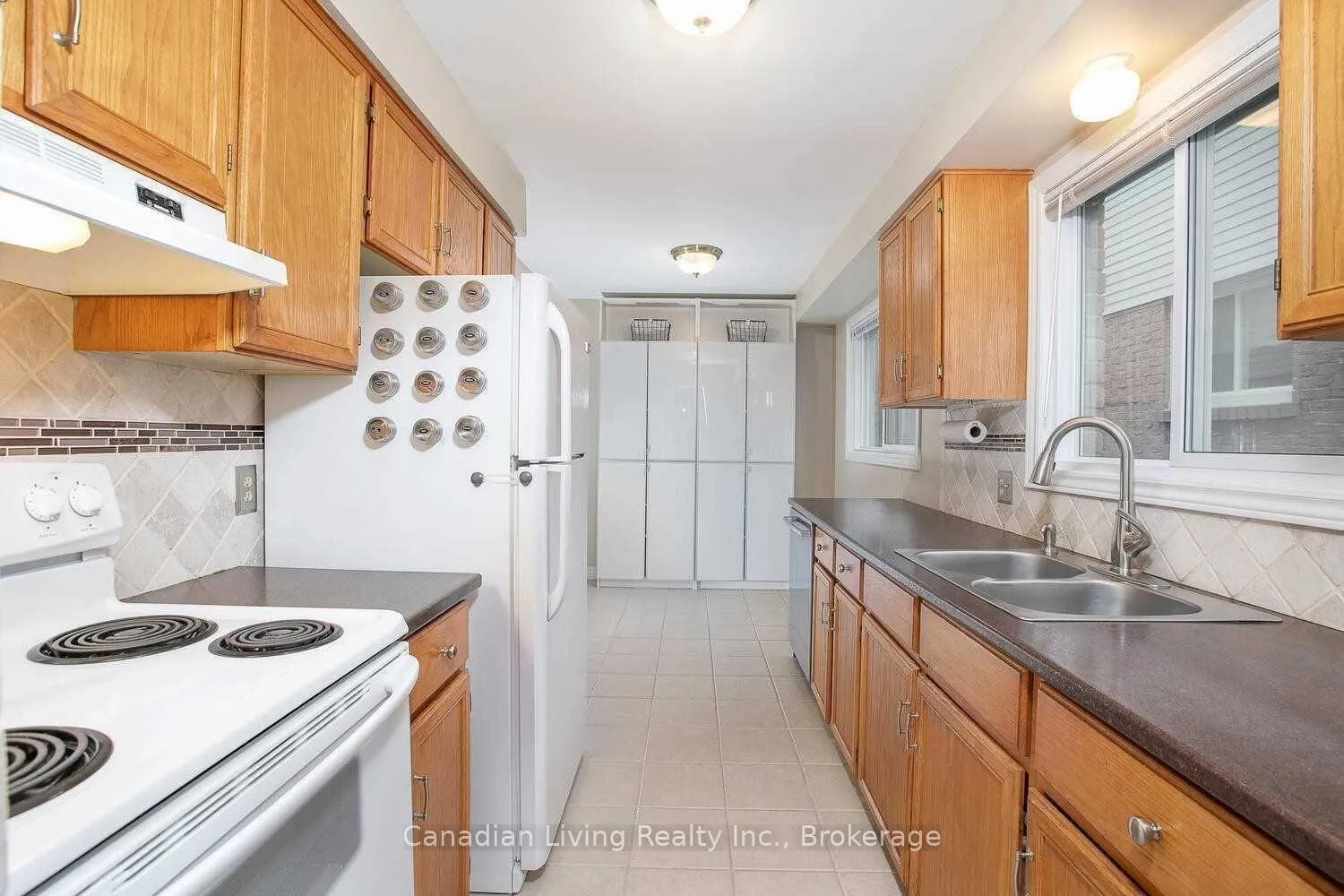 Photo 10 of 163 Lichen Crescent, Oshawa, McLaughlin — HOMEH