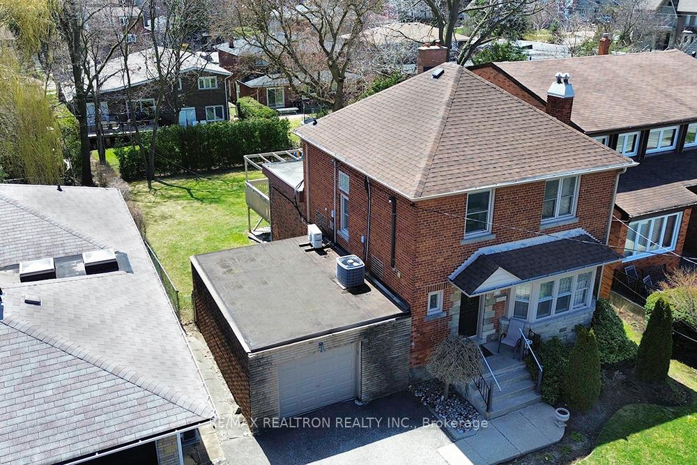Photo 13 of 57 Regina Avenue, Toronto, Englemount-Lawrence — HOMEH