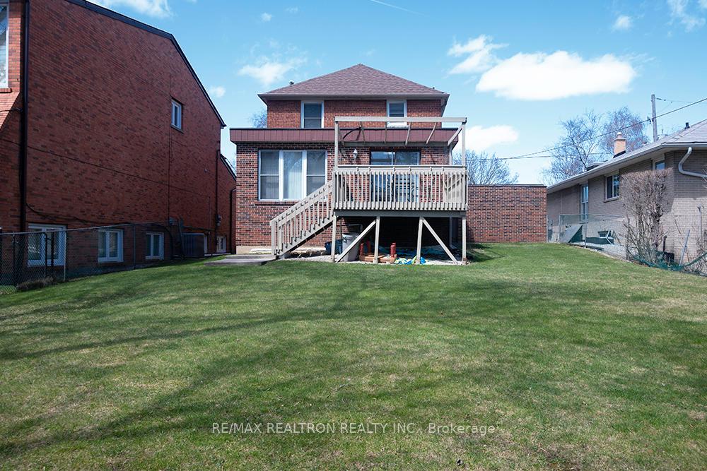 Photo 14 of 57 Regina Avenue, Toronto, Englemount-Lawrence — HOMEH