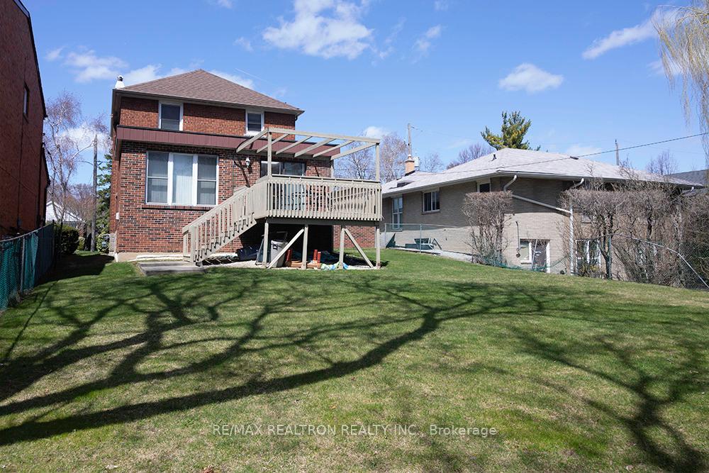 Photo 15 of 57 Regina Avenue, Toronto, Englemount-Lawrence — HOMEH