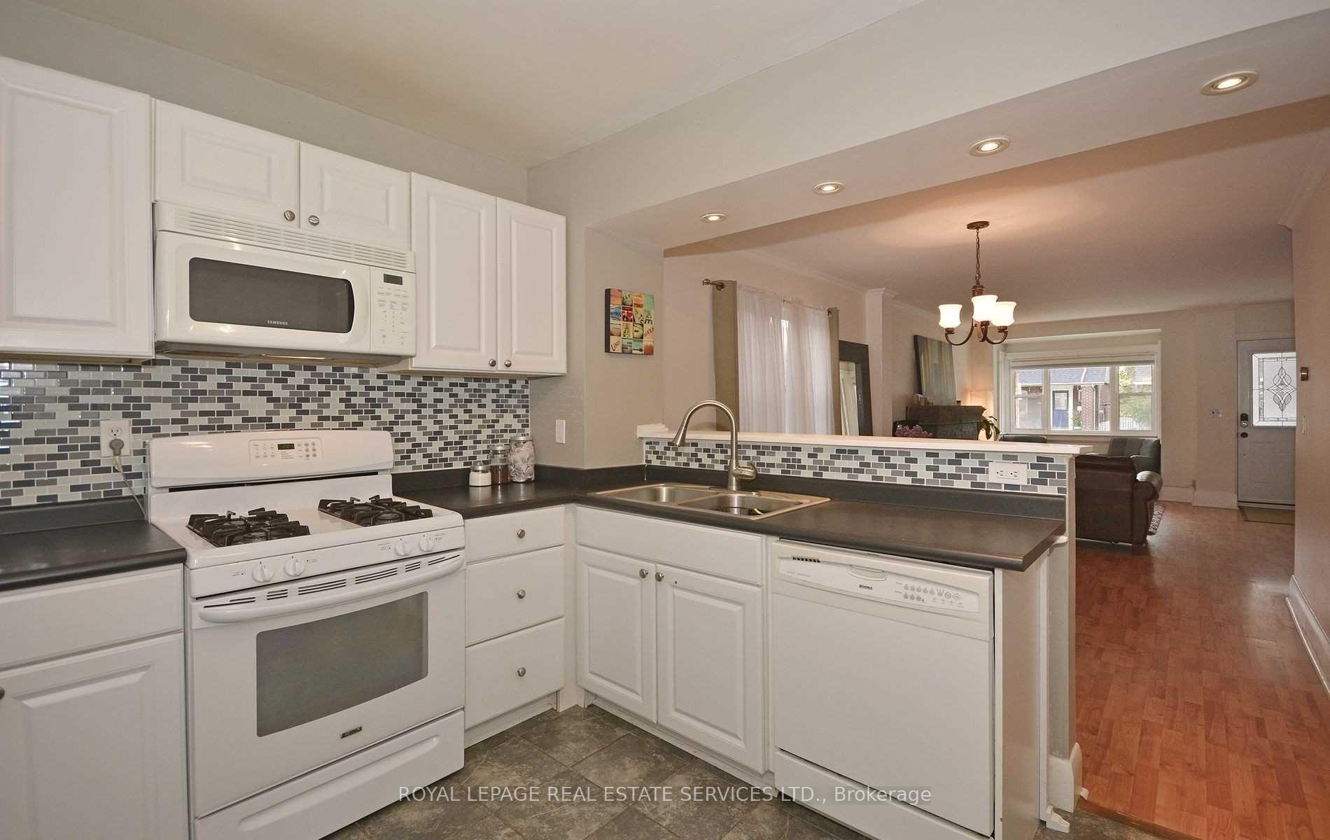 Photo 8 of 74 Oakcrest Avenue, Toronto, East End-Danforth — HOMEH