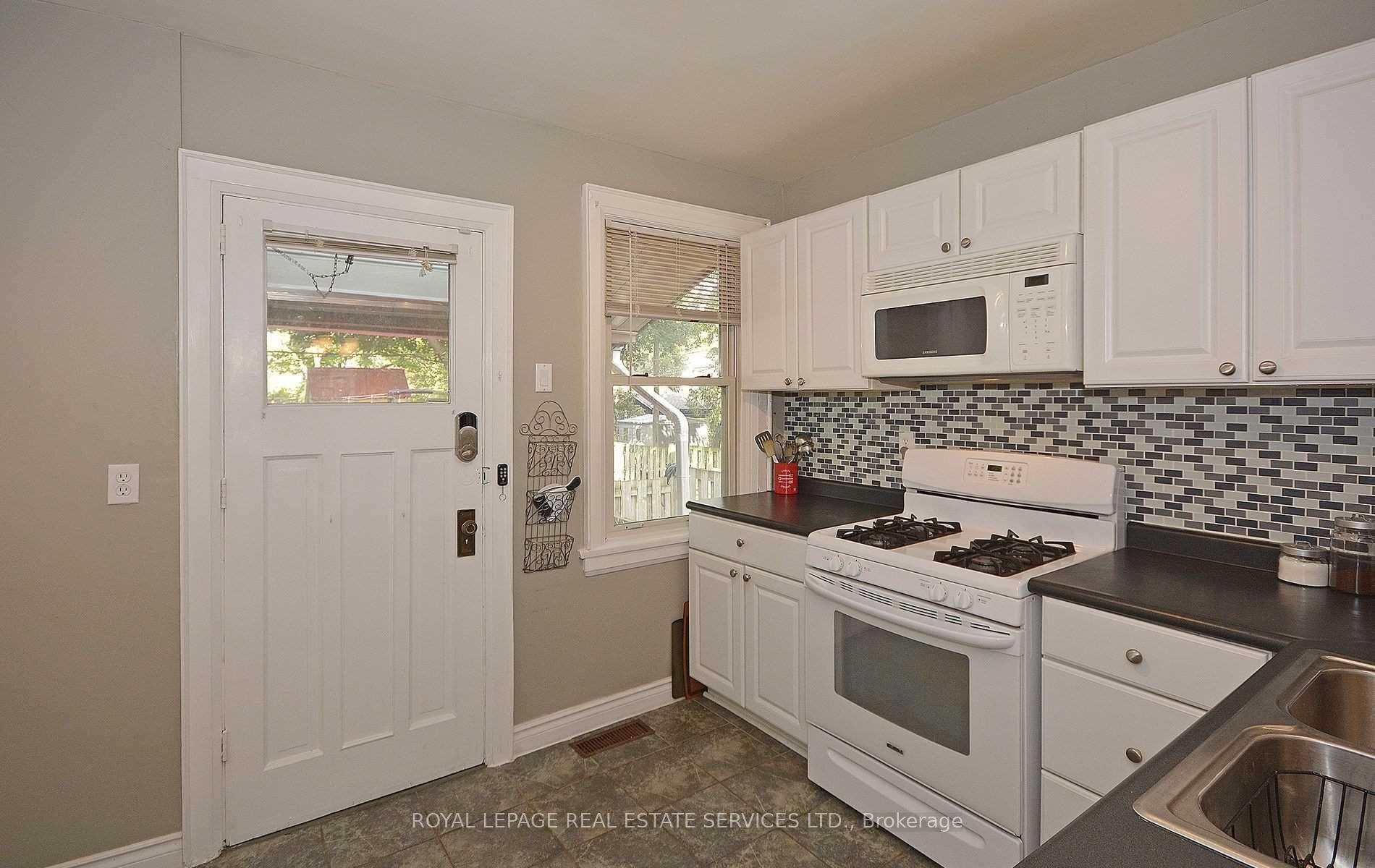 Photo 9 of 74 Oakcrest Avenue, Toronto, East End-Danforth — HOMEH