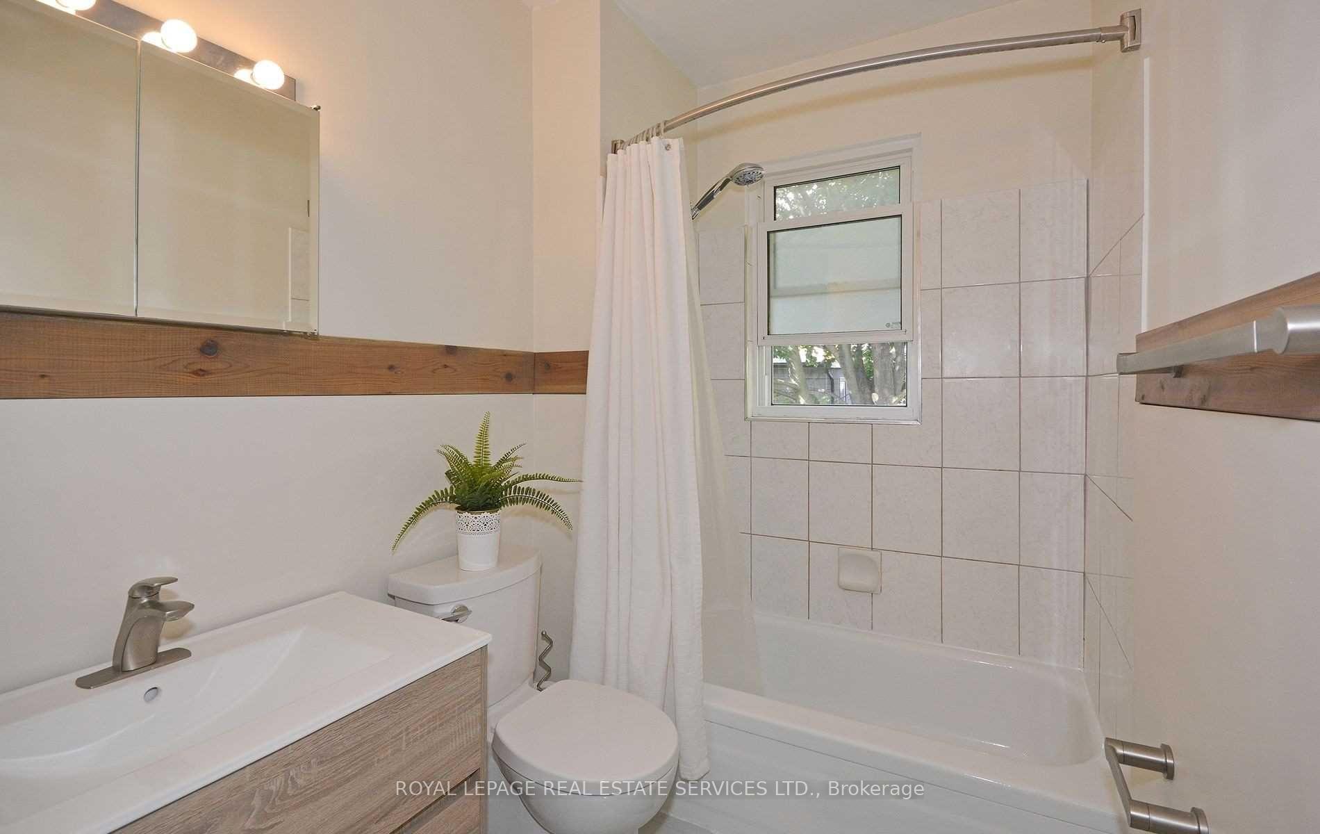 Photo 19 of 74 Oakcrest Avenue, Toronto, East End-Danforth — HOMEH