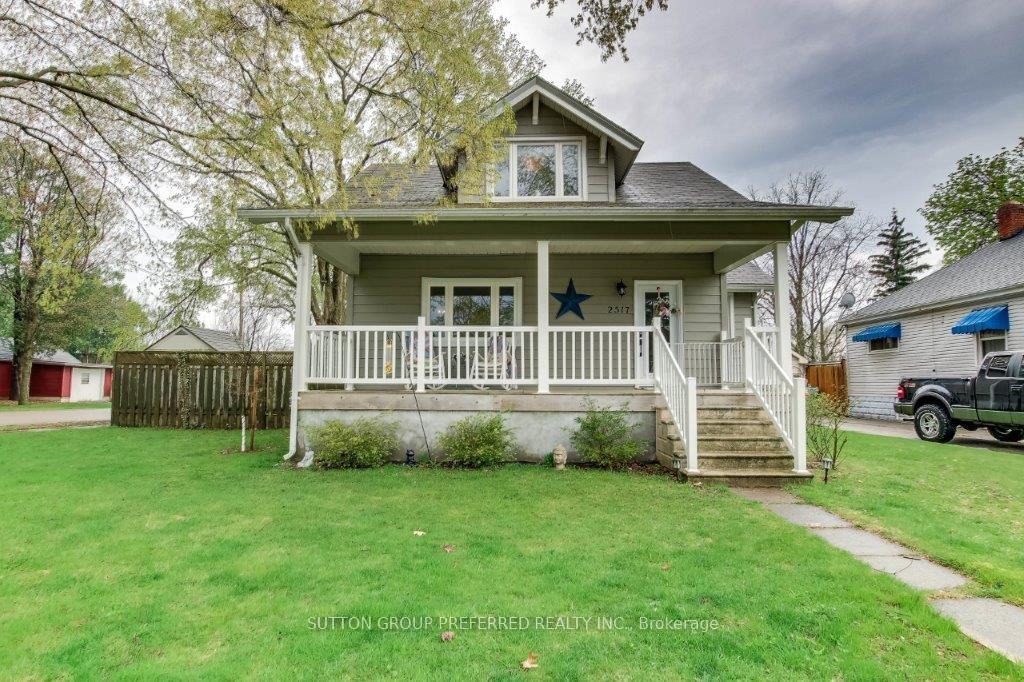 Photo 2 of 2517 Queen Street, Strathroy-Caradoc, Mount Brydges — HOMEH