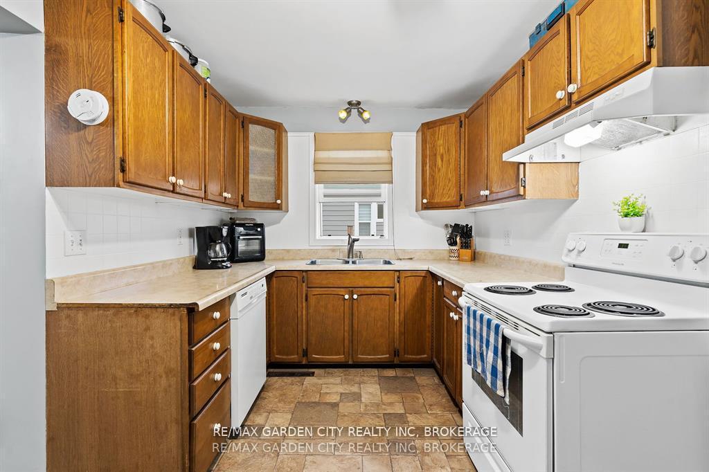 Photo 2 of 112 Clara Street, Thorold, Allanburg/Thorold South — HOMEH