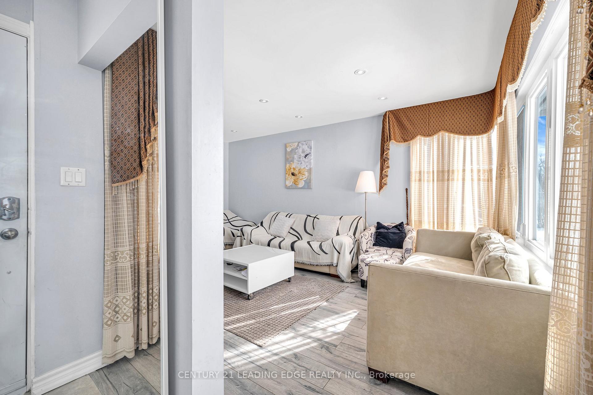 Photo 4 of 71 Treverton Drive, Scarborough, Ionview — HOMEH