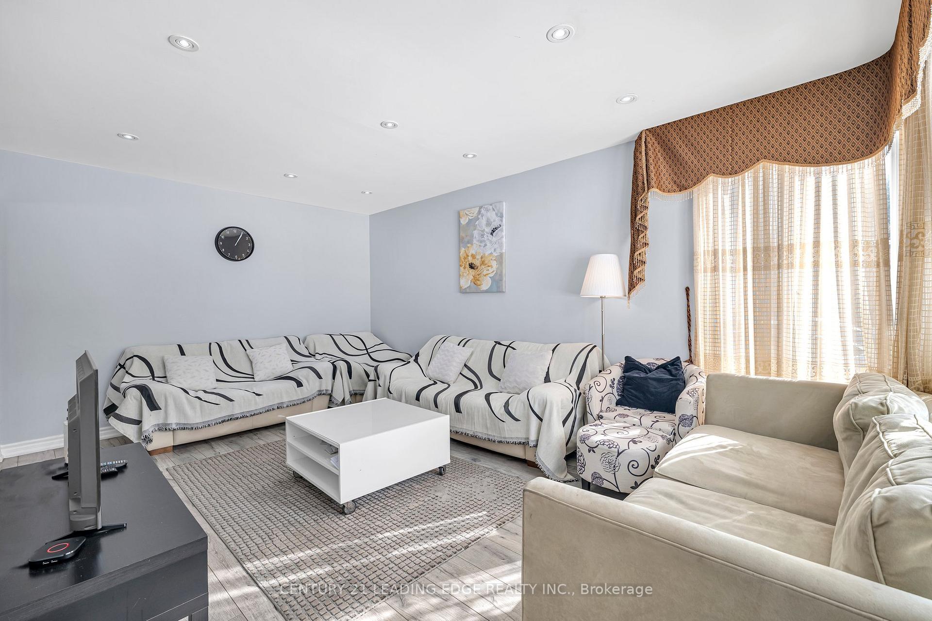 Photo 5 of 71 Treverton Drive, Scarborough, Ionview — HOMEH