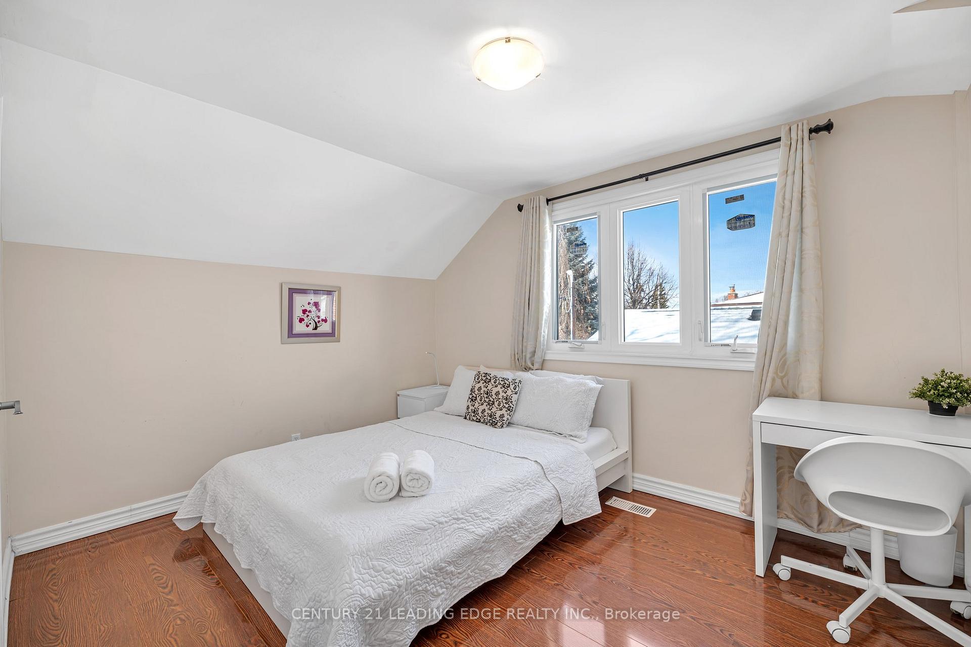 Photo 20 of 71 Treverton Drive, Scarborough, Ionview — HOMEH