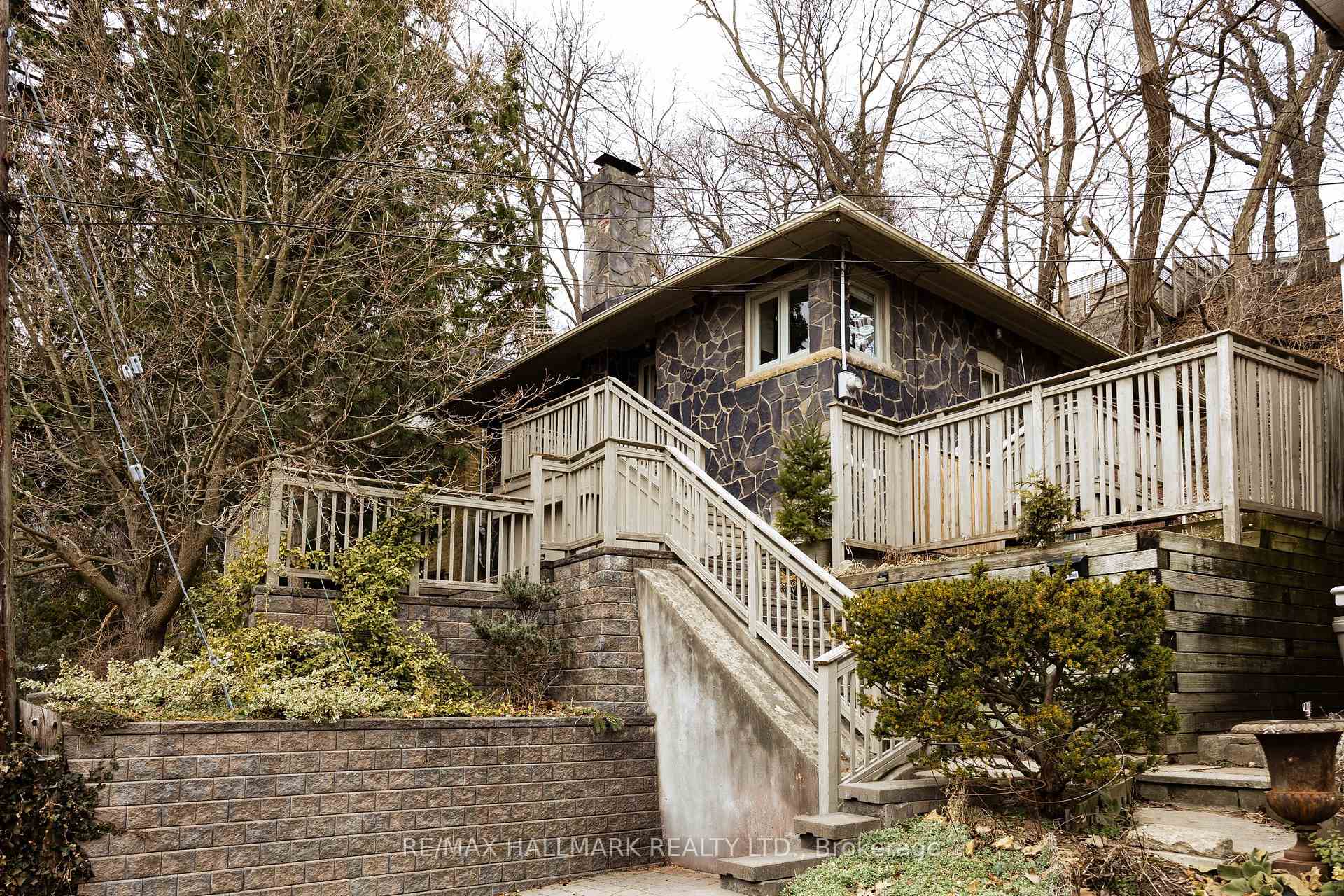 Photo 1 of 16 Glen Davis Crescent, Toronto, East End-Danforth — HOMEH