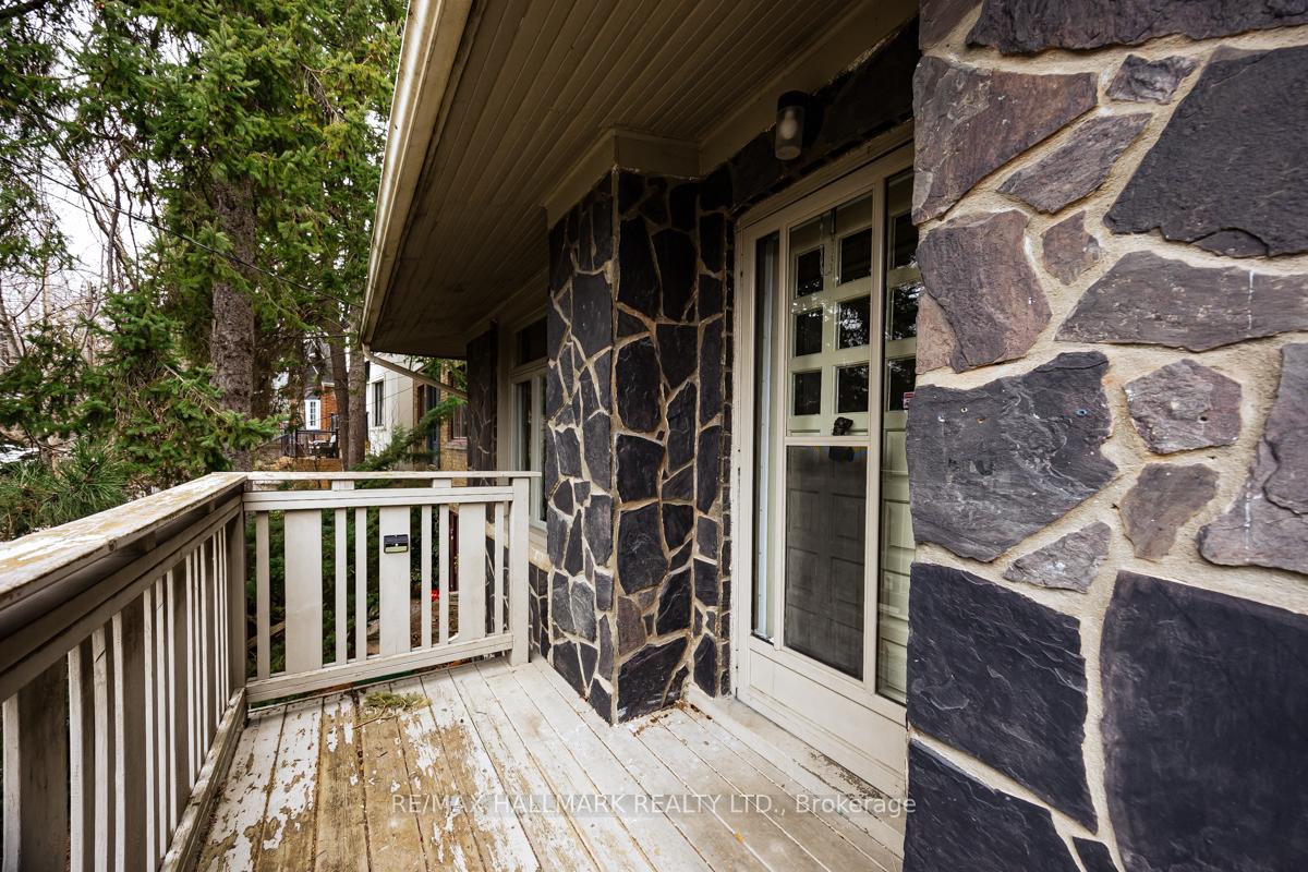 Photo 3 of 16 Glen Davis Crescent, Toronto, East End-Danforth — HOMEH