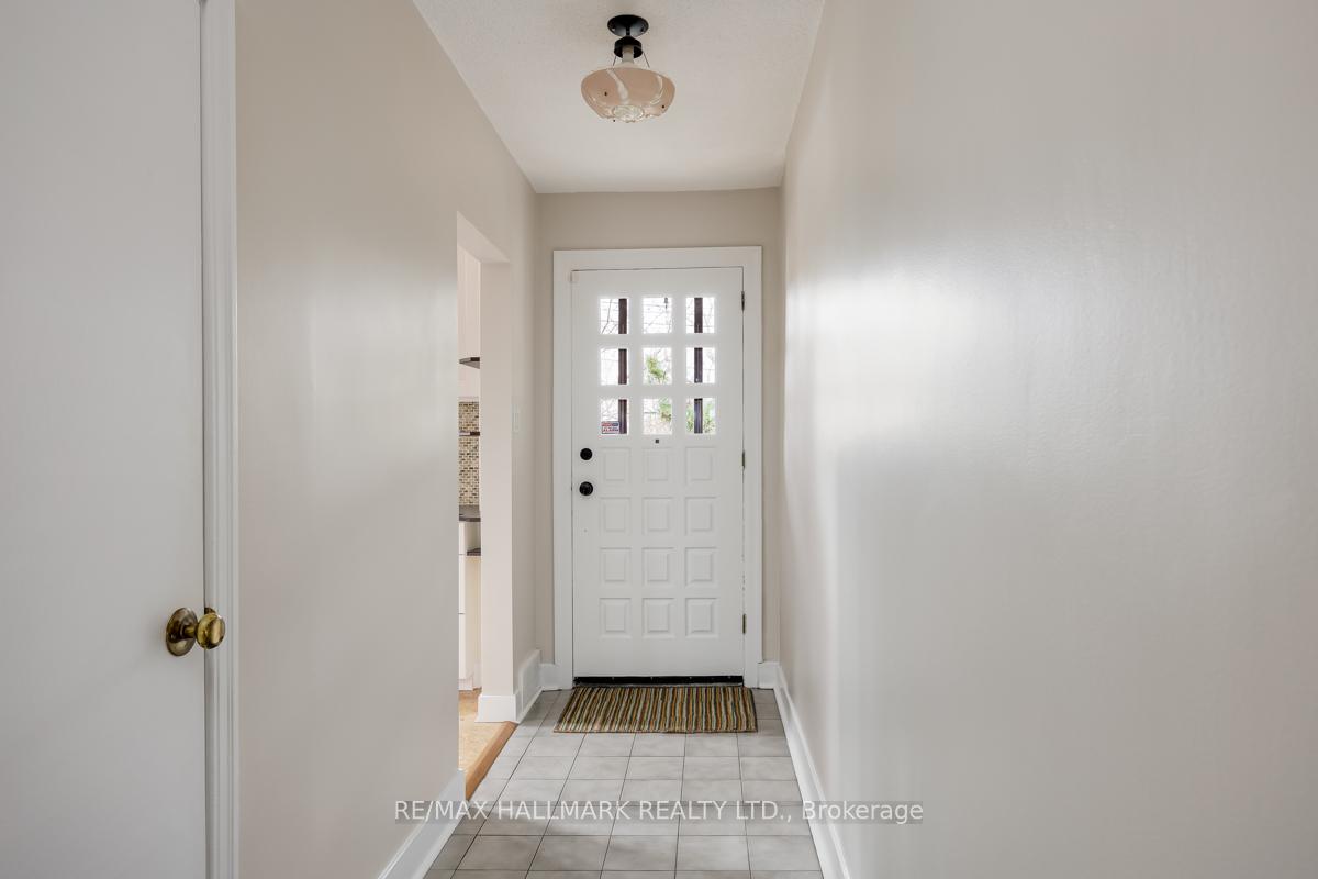 Photo 4 of 16 Glen Davis Crescent, Toronto, East End-Danforth — HOMEH