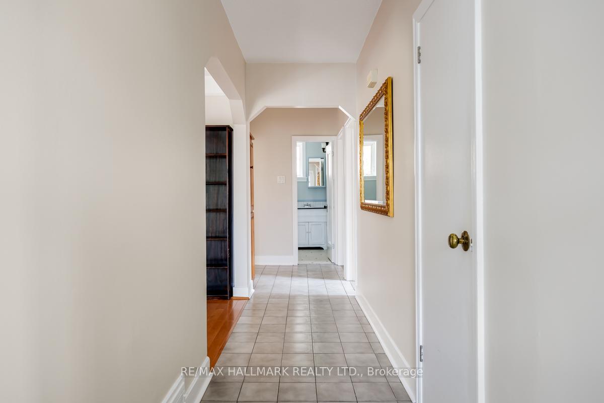 Photo 5 of 16 Glen Davis Crescent, Toronto, East End-Danforth — HOMEH