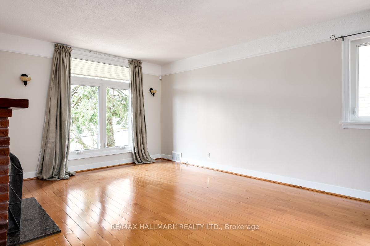 Photo 6 of 16 Glen Davis Crescent, Toronto, East End-Danforth — HOMEH