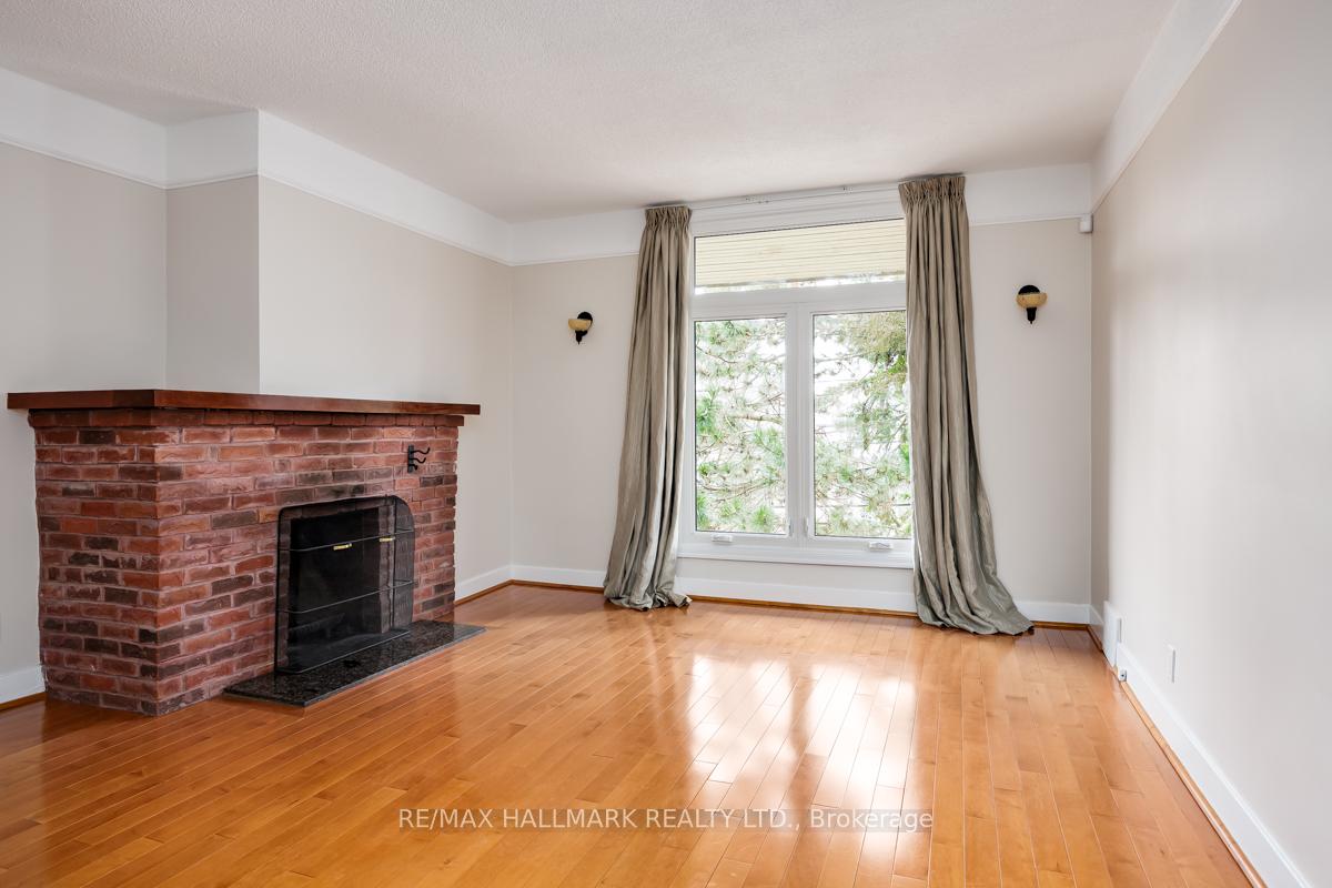 Photo 7 of 16 Glen Davis Crescent, Toronto, East End-Danforth — HOMEH
