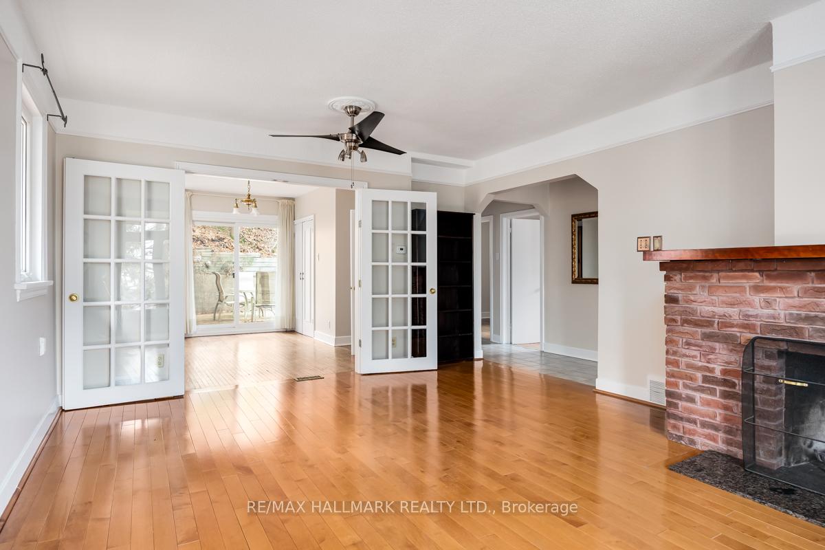 Photo 8 of 16 Glen Davis Crescent, Toronto, East End-Danforth — HOMEH