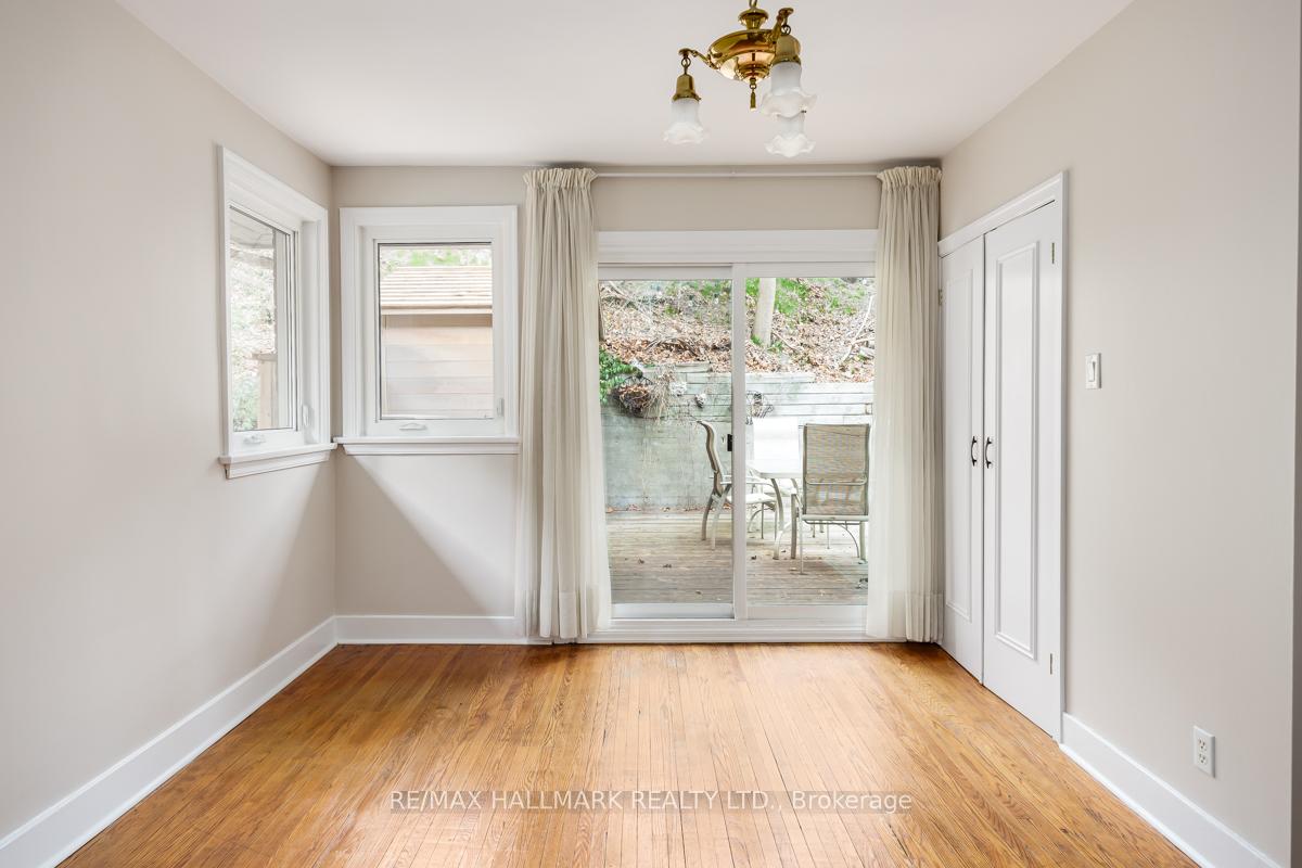 Photo 9 of 16 Glen Davis Crescent, Toronto, East End-Danforth — HOMEH
