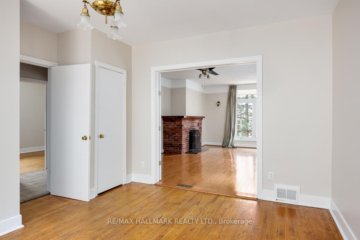 Photo 10 of 16 Glen Davis Crescent, Toronto, East End-Danforth — HOMEH