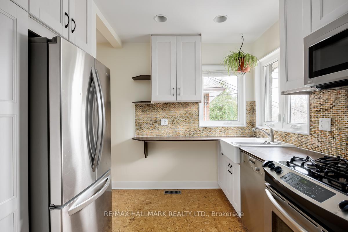 Photo 11 of 16 Glen Davis Crescent, Toronto, East End-Danforth — HOMEH