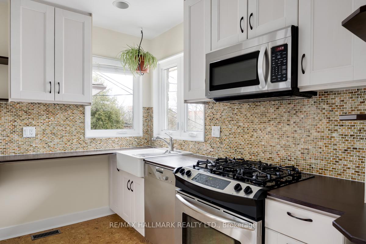Photo 12 of 16 Glen Davis Crescent, Toronto, East End-Danforth — HOMEH