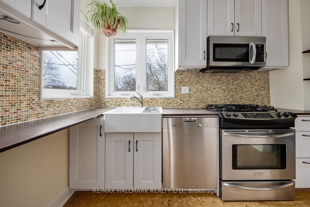 Photo 13 of 16 Glen Davis Crescent, Toronto, East End-Danforth — HOMEH