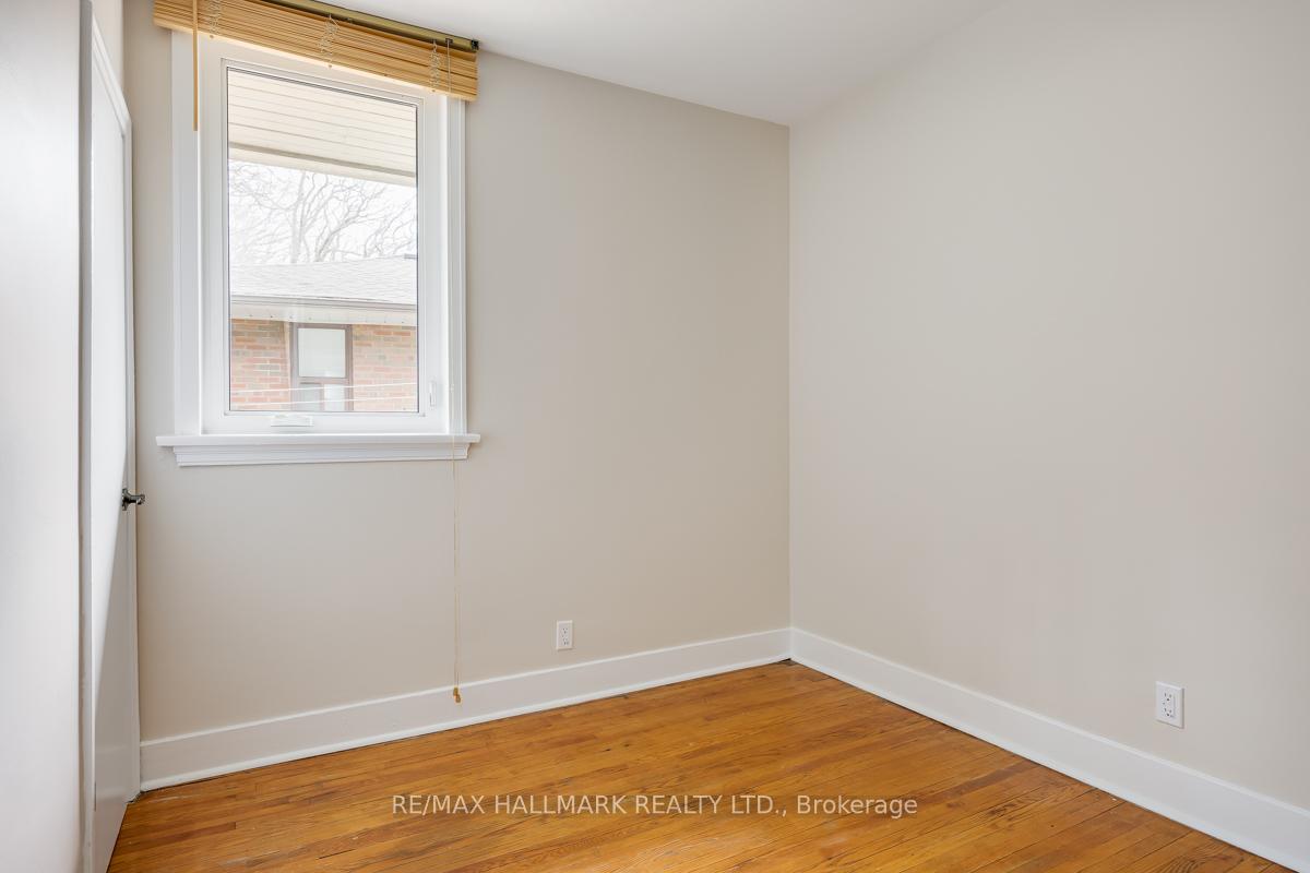 Photo 15 of 16 Glen Davis Crescent, Toronto, East End-Danforth — HOMEH
