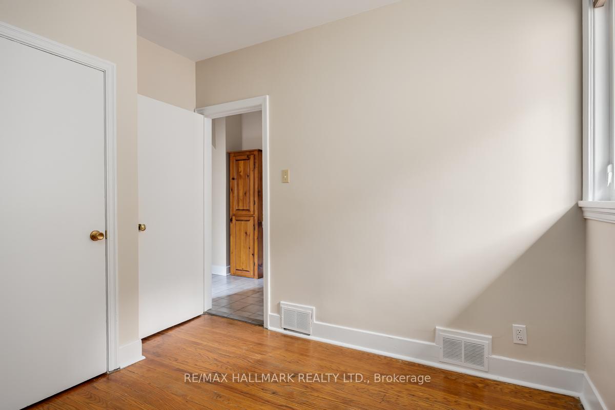 Photo 19 of 16 Glen Davis Crescent, Toronto, East End-Danforth — HOMEH