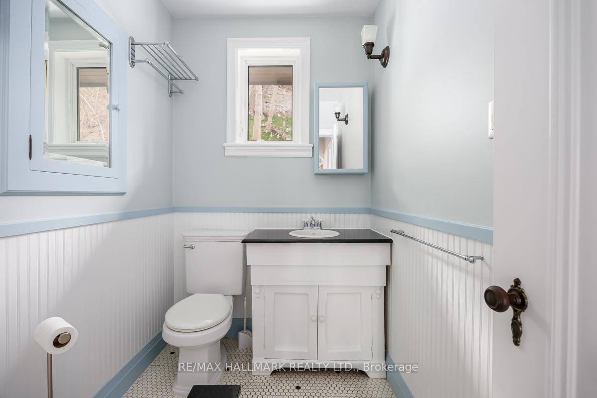 Photo 20 of 16 Glen Davis Crescent, Toronto, East End-Danforth — HOMEH
