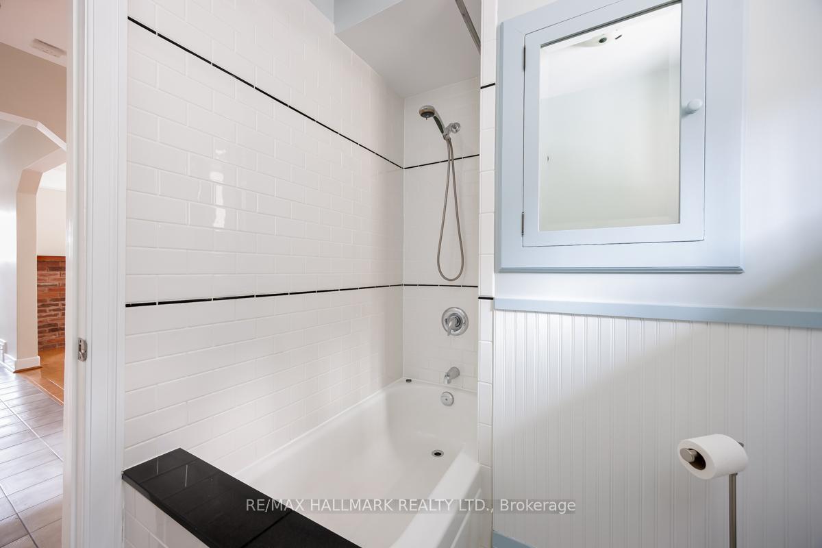 Photo 21 of 16 Glen Davis Crescent, Toronto, East End-Danforth — HOMEH