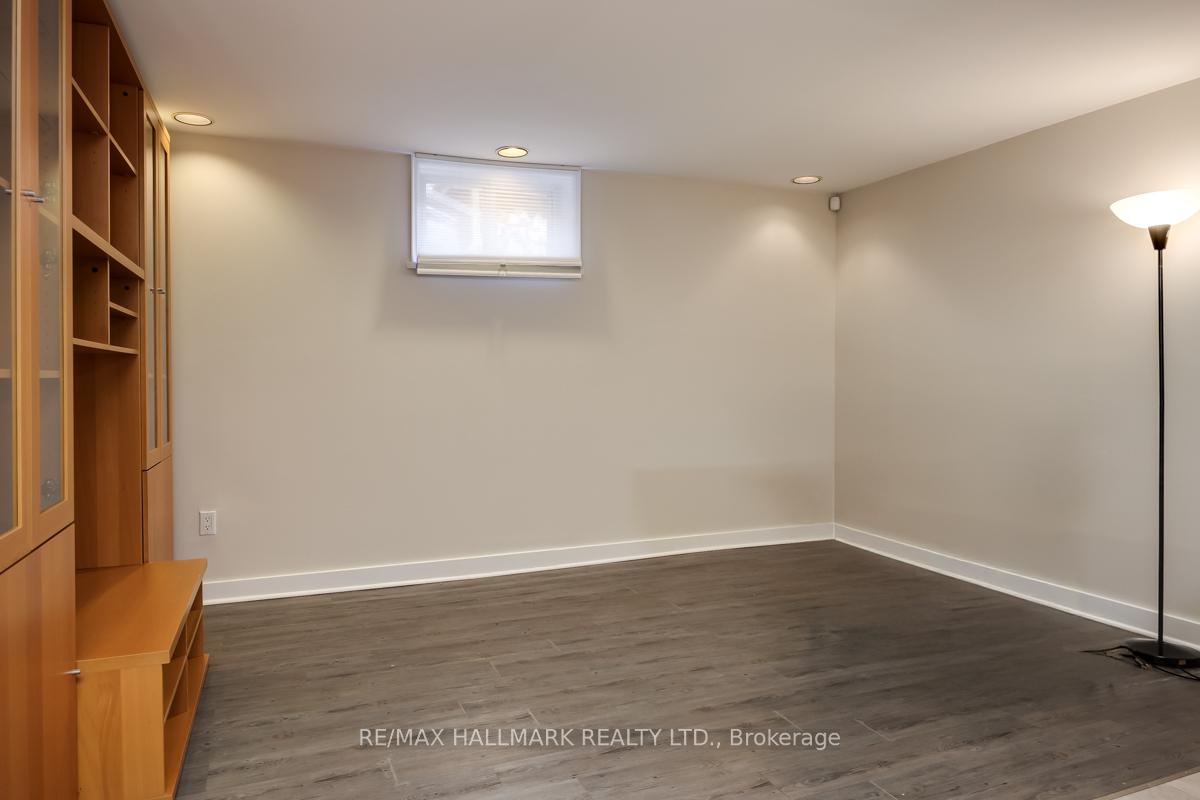 Photo 22 of 16 Glen Davis Crescent, Toronto, East End-Danforth — HOMEH