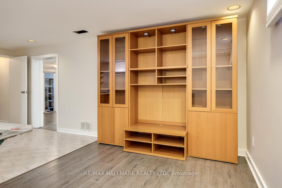 Photo 23 of 16 Glen Davis Crescent, Toronto, East End-Danforth — HOMEH